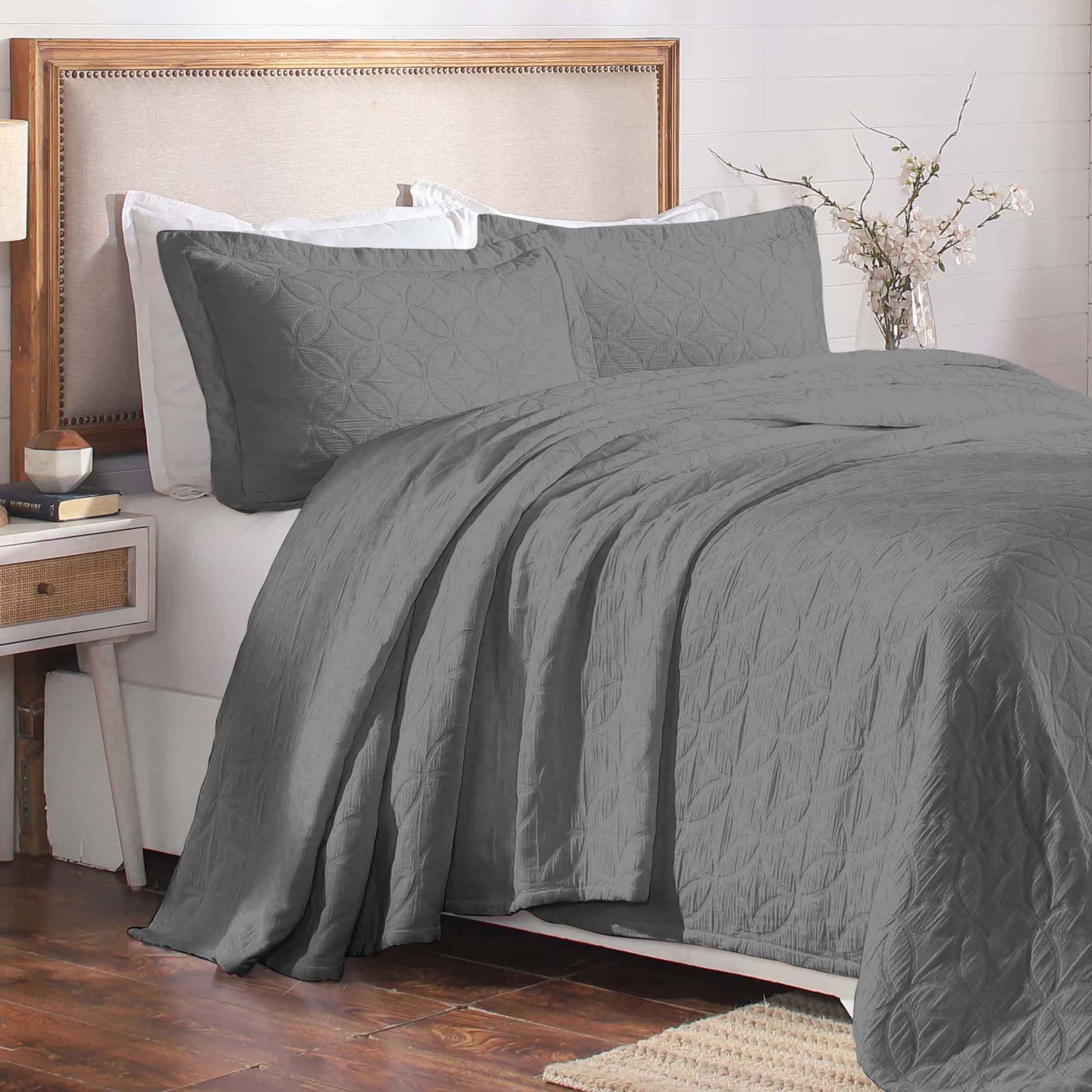 Serenity Cotton Matelasse Celtic Circle Airy Bedspread Set - Queen Size Lightweight Quilted Coverlet with All-Over Embroidery for Bedroom Decor, Guest Room & Cozy Home Styling