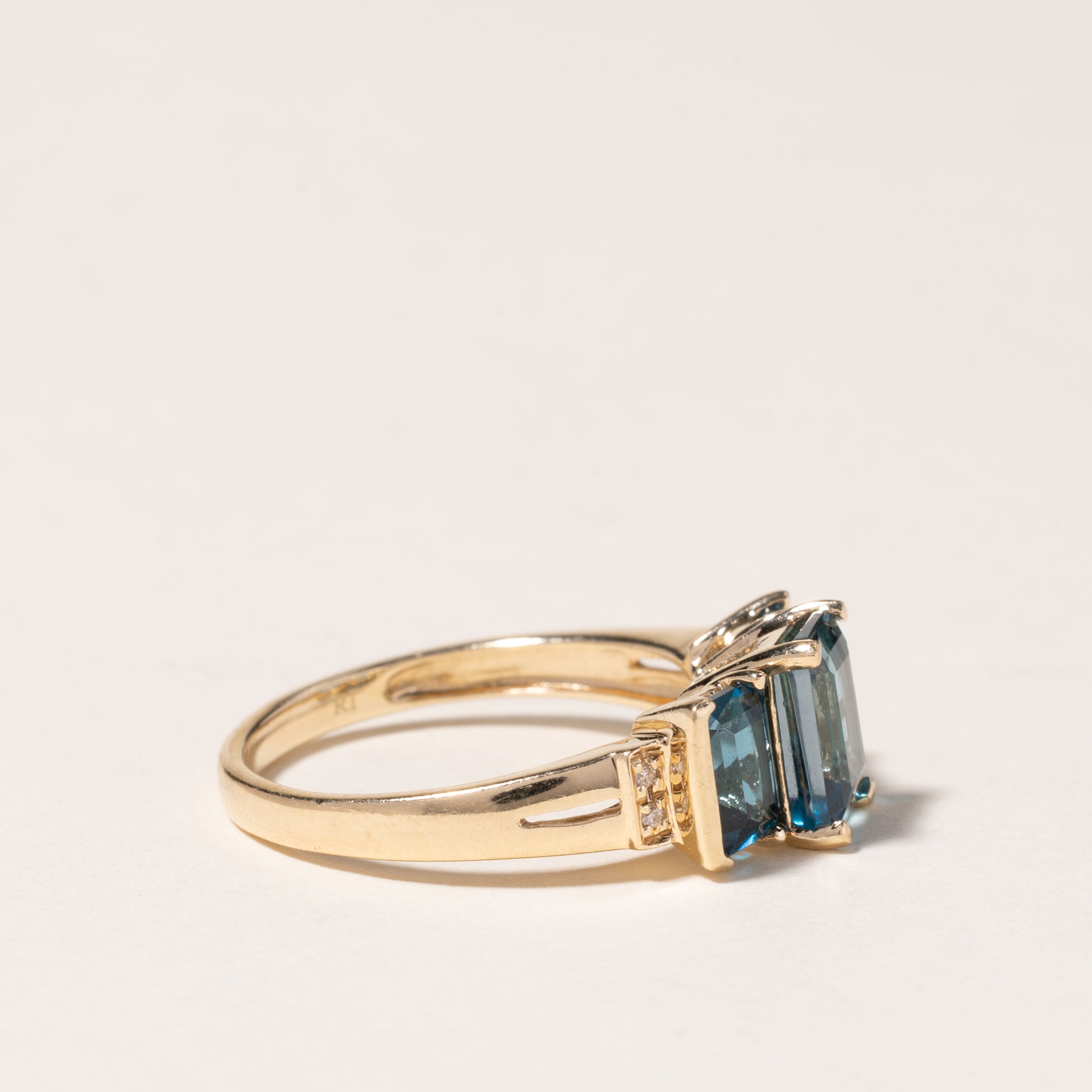 10K Yellow Gold Blue Topaz Ring for Women | 3.28ctw Oval Cut Gemstone Ring | Size 7 | Elegant Birthstone Jewelry Gift for December | Perfect for Engagement, Anniversary & Special Occasions
