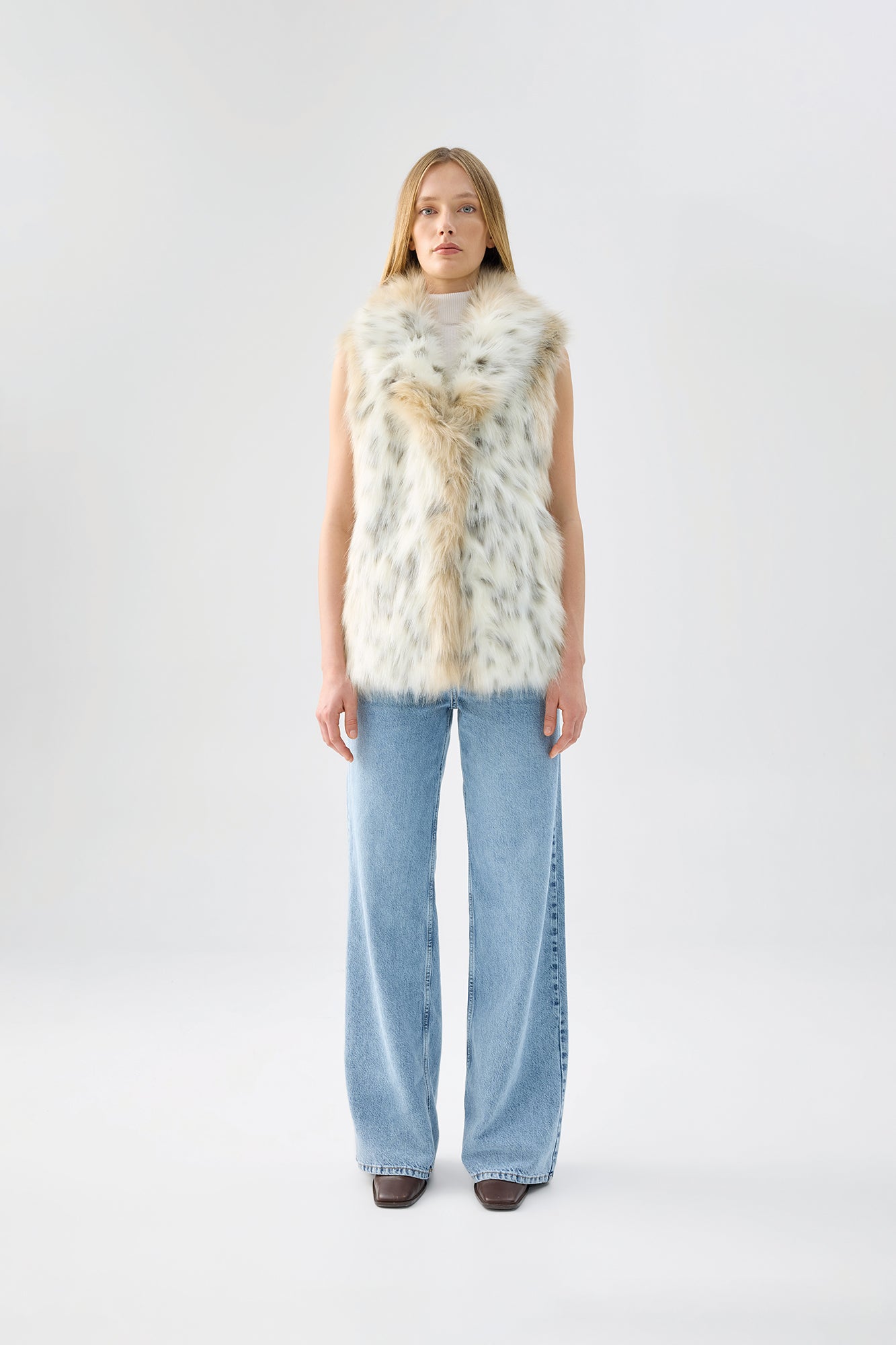 Rubicon Vest Snow Leopard Print - Stylish Winter Jacket for Men & Women - Perfect for Outdoor Adventures, Hiking, and Cold Weather Fashion