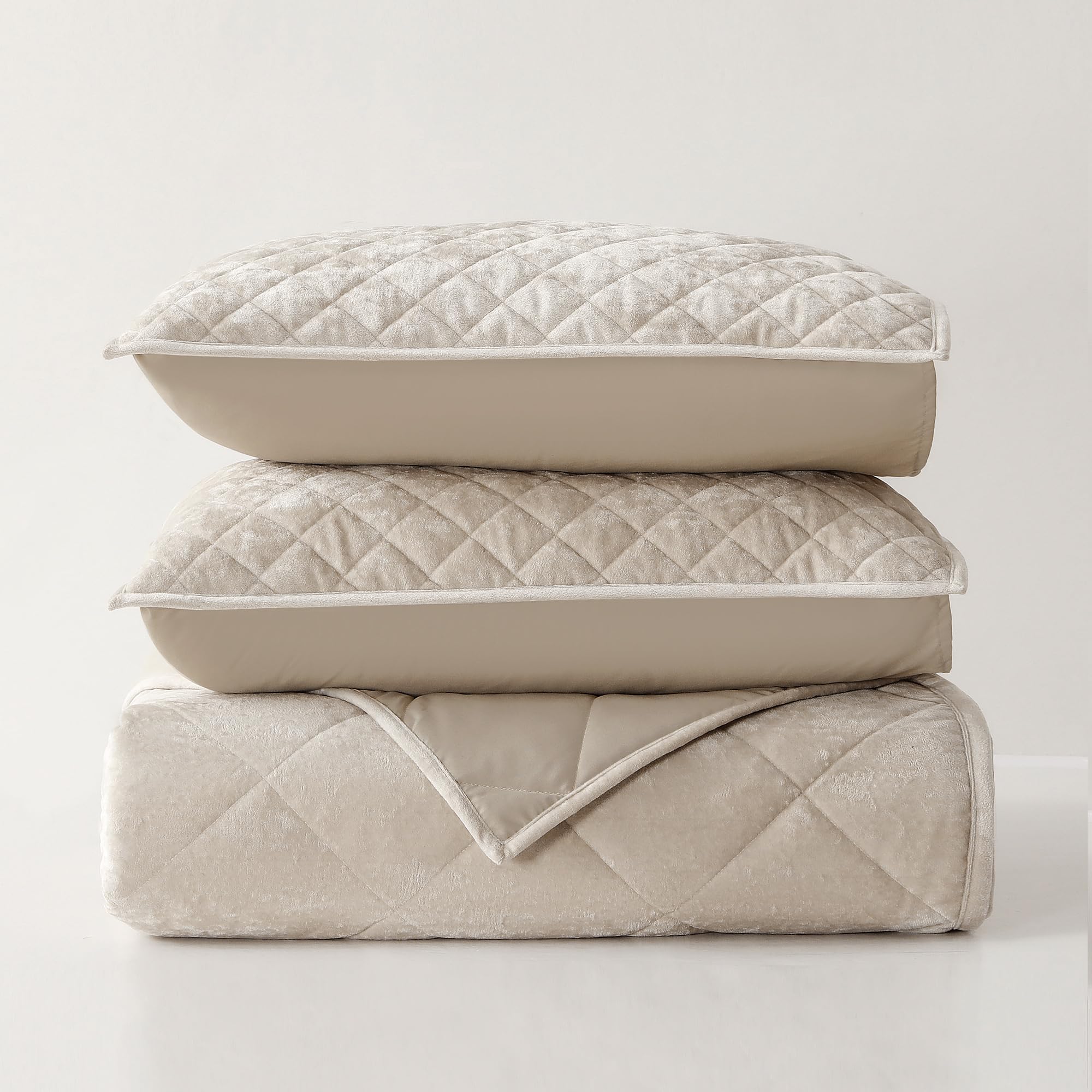 Luxury Velvet Quilt Set King Size - Ultra Soft Lightweight Summer Velvet Comforter Set with Diamond Pattern, Oversized Bedspread Coverlet & 2 Shams for All Seasons (Beige, King) | Perfect for Master Bedroom, Guest Room & Cozy Home Decor