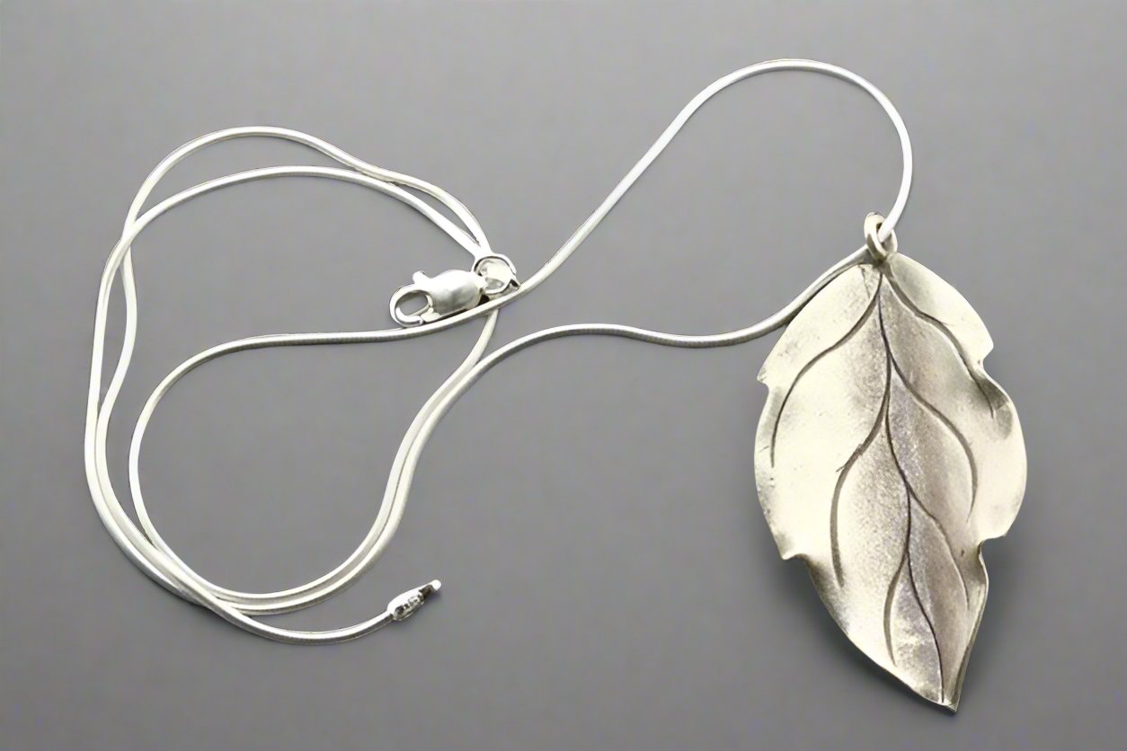 Sterling Silver Leaf Pendant Necklace with 45cm Snake Chain - Elegant Jewelry for Women, Perfect for Everyday Wear & Special Occasions
