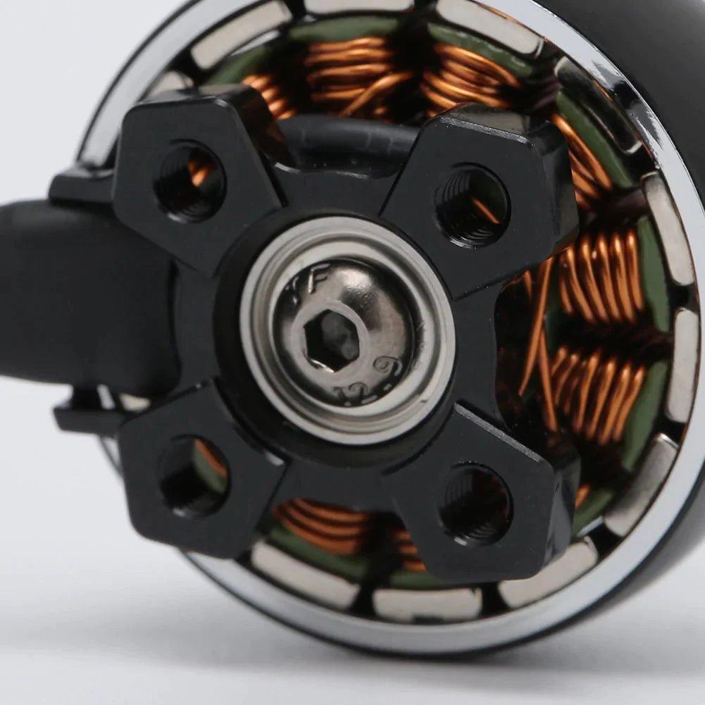 FlyFishRC Flash 2207 2005Kv Brushless Motor for FPV Racing Drones - High Performance RC Quadcopter Motor for Freestyle and Long Range Flying