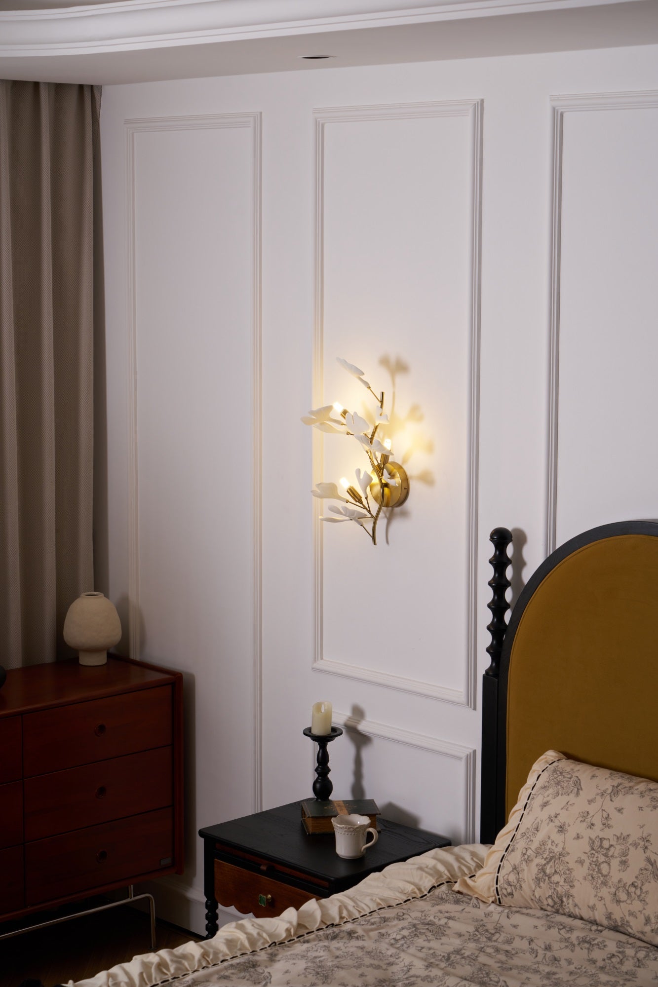 Ginkgo Leaf Wall Lamp - Modern LED Sconce Light Fixture for Bedroom, Living Room, and Hallway Decor | Energy-Efficient Home Lighting Solution