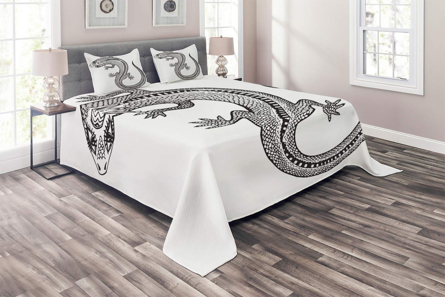 Ambesonne 3-Piece King Size Quilted Bedspread Set with 2 Pillow Shams - Exotic Crowned Salamander Design in Charcoal Grey & White | Luxury Bedding for Master Bedroom, Guest Room Decor
