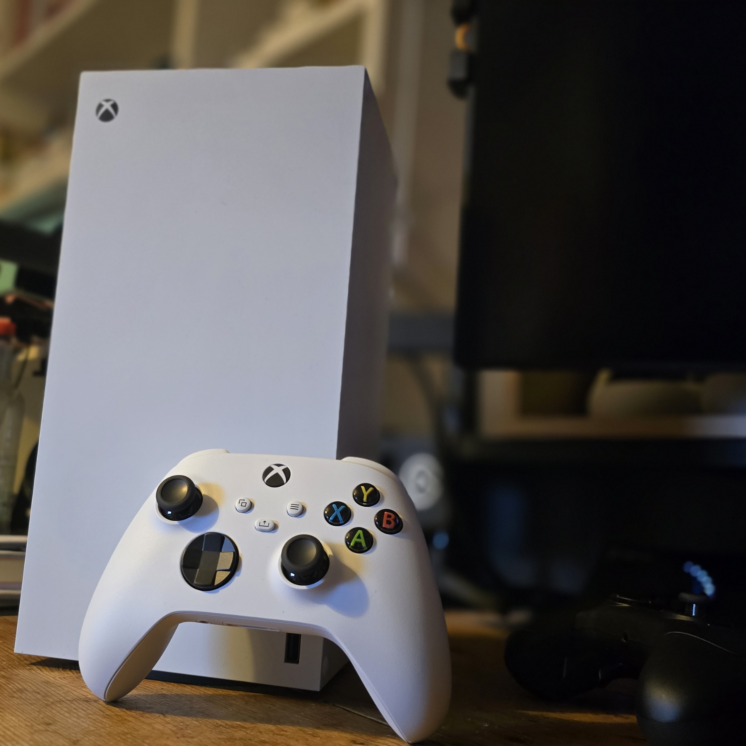 Xbox Series X 1TB SSD Digital Edition Console - White | Next-Gen Gaming for 4K UHD, HDR & 120 FPS | Perfect for Home Entertainment & Competitive Gaming