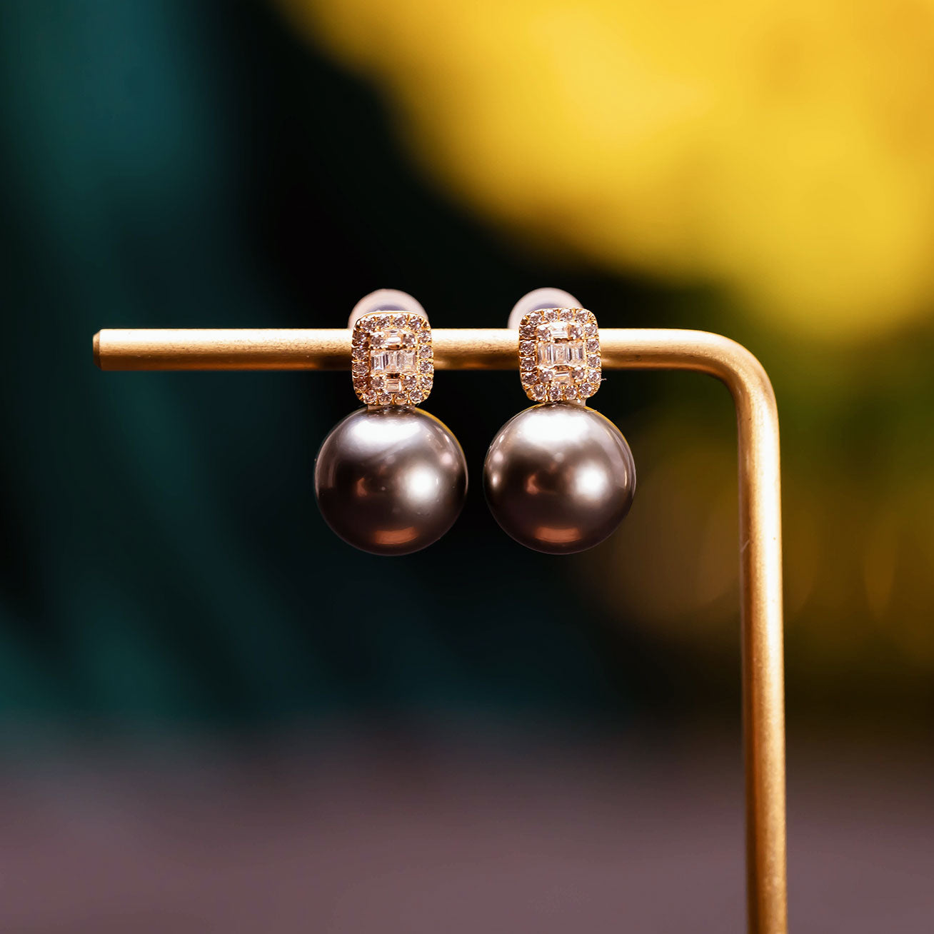 18K Solid Gold Tahitian Pearl Earrings for Women - Luxury Stud Earrings with Black Pearls - Perfect for Weddings, Parties & Special Occasions - KE00028