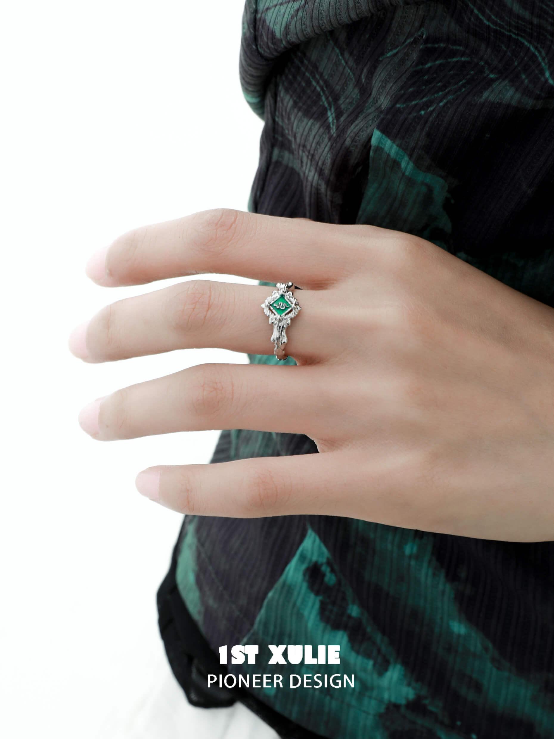 Slytherin House S925 Sterling Silver Badge Ring - Harry Potter Inspired Jewelry for Fans - Perfect for Cosplay, Gift Giving & Everyday Wear