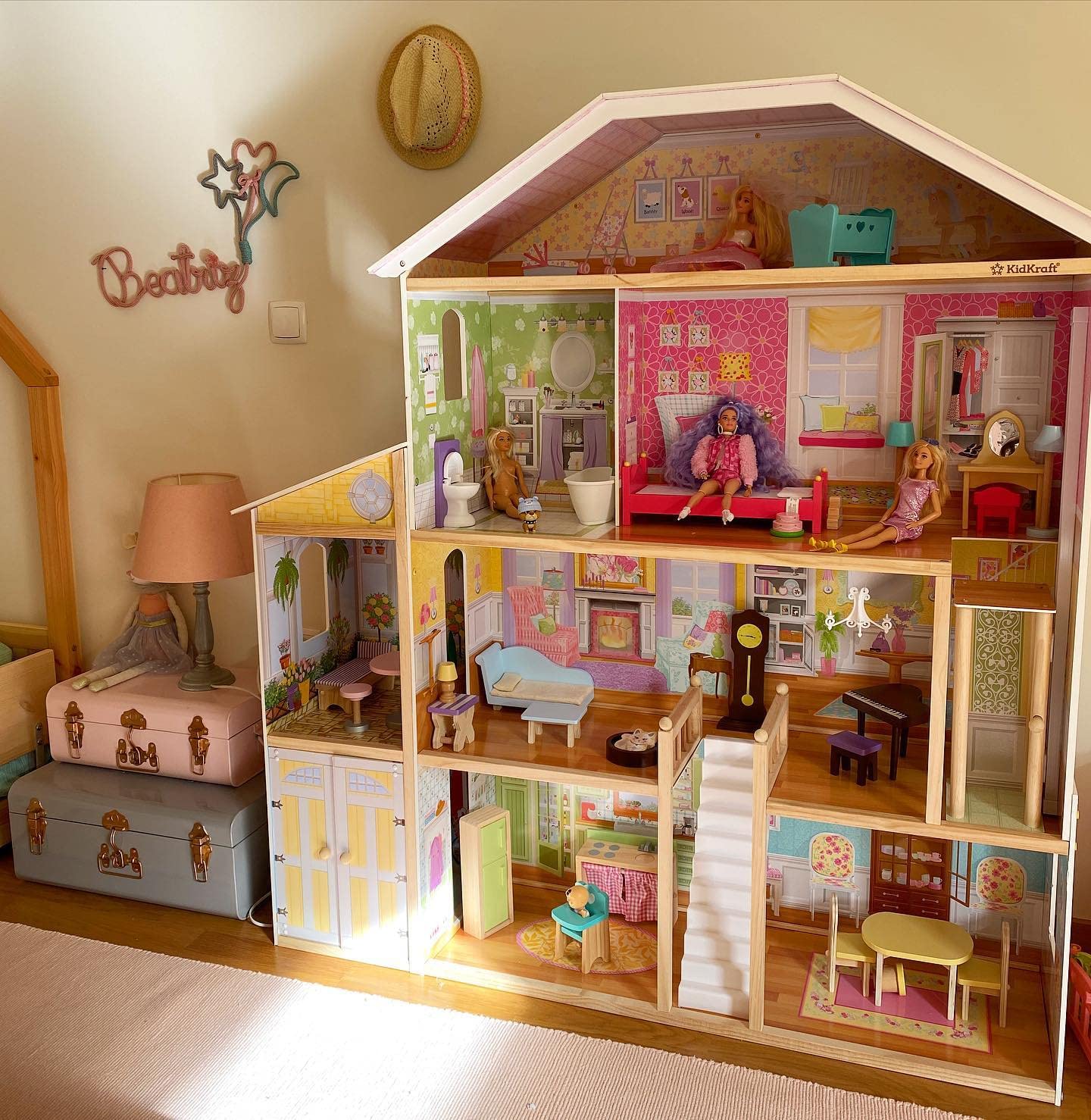 KidKraft Majestic Mansion Wooden Dollhouse with 34-Piece Accessories, Working Elevator & Garage - Perfect Gift for Girls & Boys Ages 3+ | Pretend Play, Birthday Present, Christmas Gift for Kids