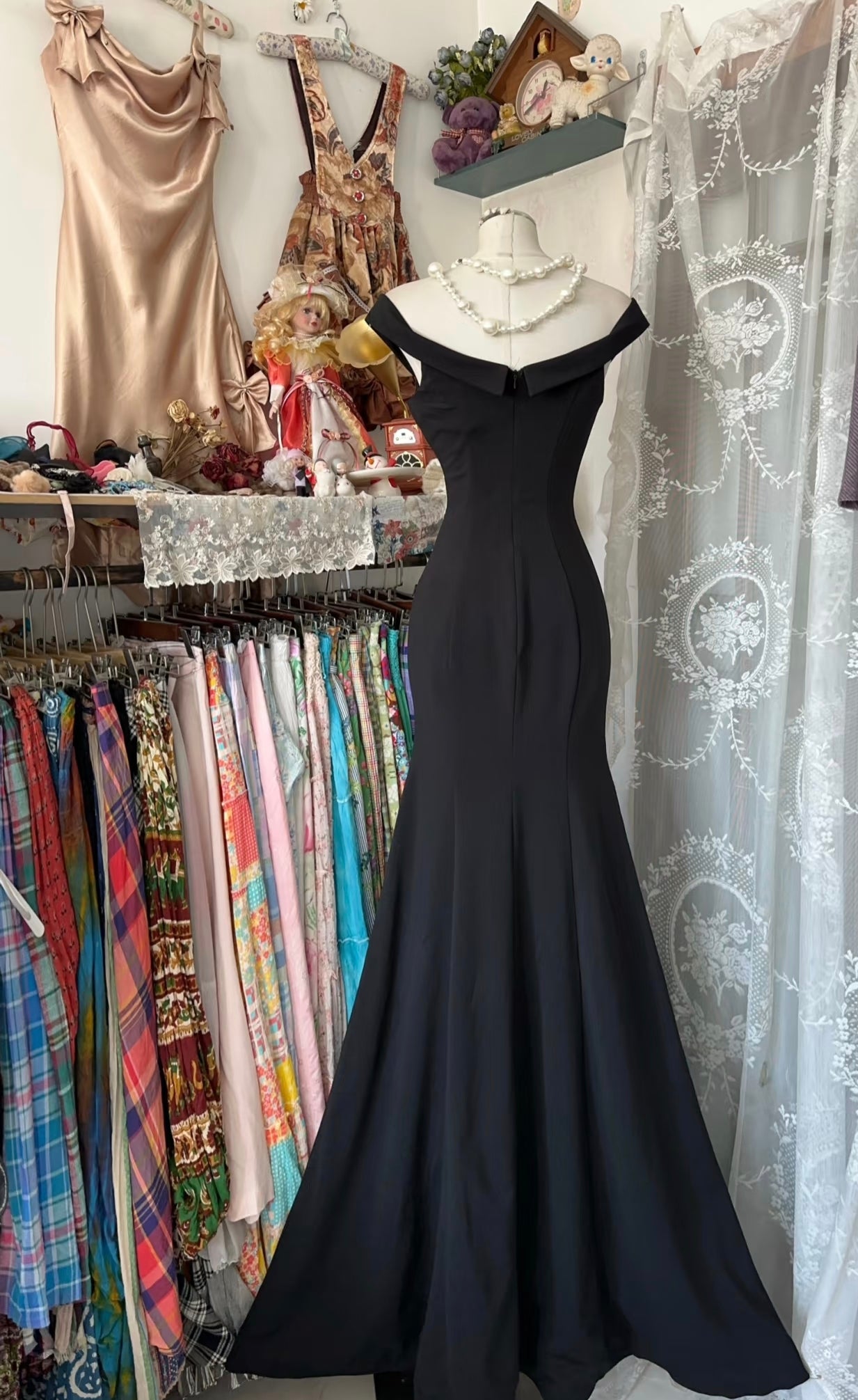 Elegant Off The Shoulder Black Mermaid Evening Dress for Prom, Formal Events & Special Occasions - Style J6817 | Perfect for Weddings, Galas & Cocktail Parties
