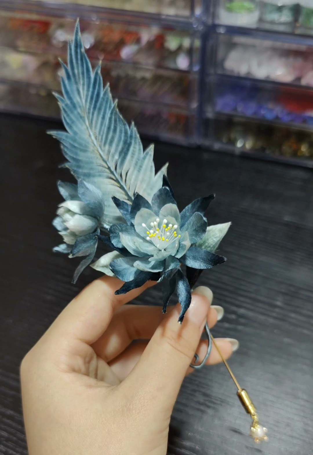 Exquisite Feather Brooch - Handcrafted Silk Floral Pin for Women | Elegant Fashion Accessory for Weddings, Parties & Special Occasions