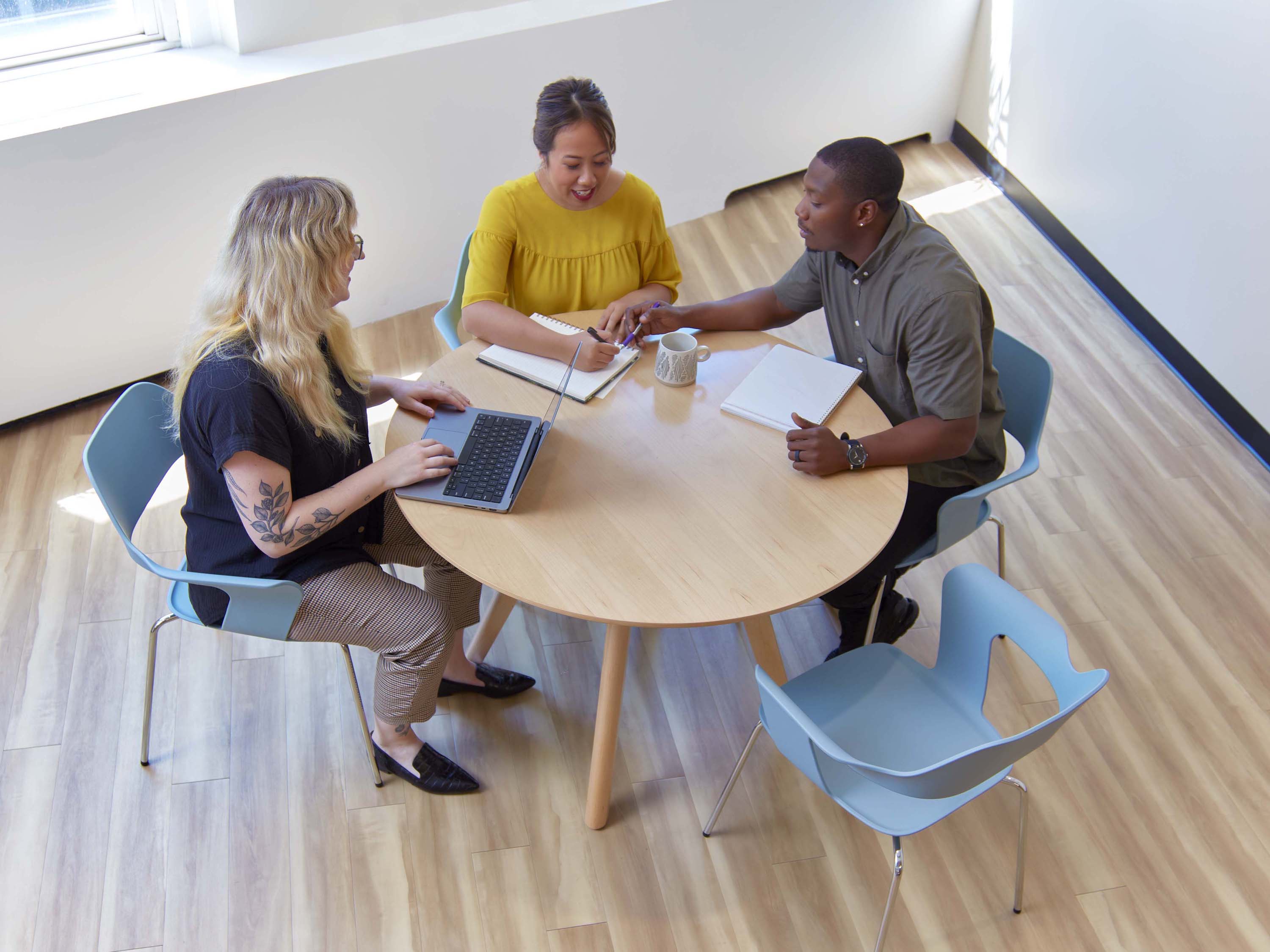 Safco Resi® Adjustable Sitting Height Table 1720 - Perfect for Office, Home, and Classroom Workspaces