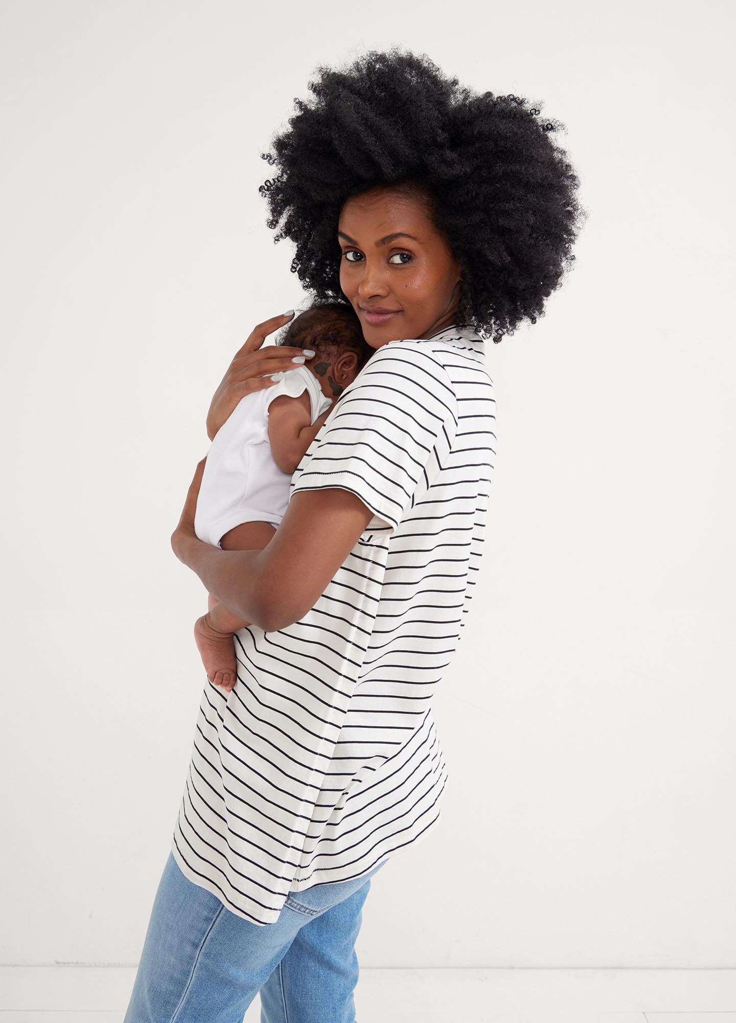 Premium Nursing Tee for Moms - Soft & Comfortable Maternity Shirt for Breastfeeding - Perfect for Everyday Wear, Nursing at Home or On-the-Go