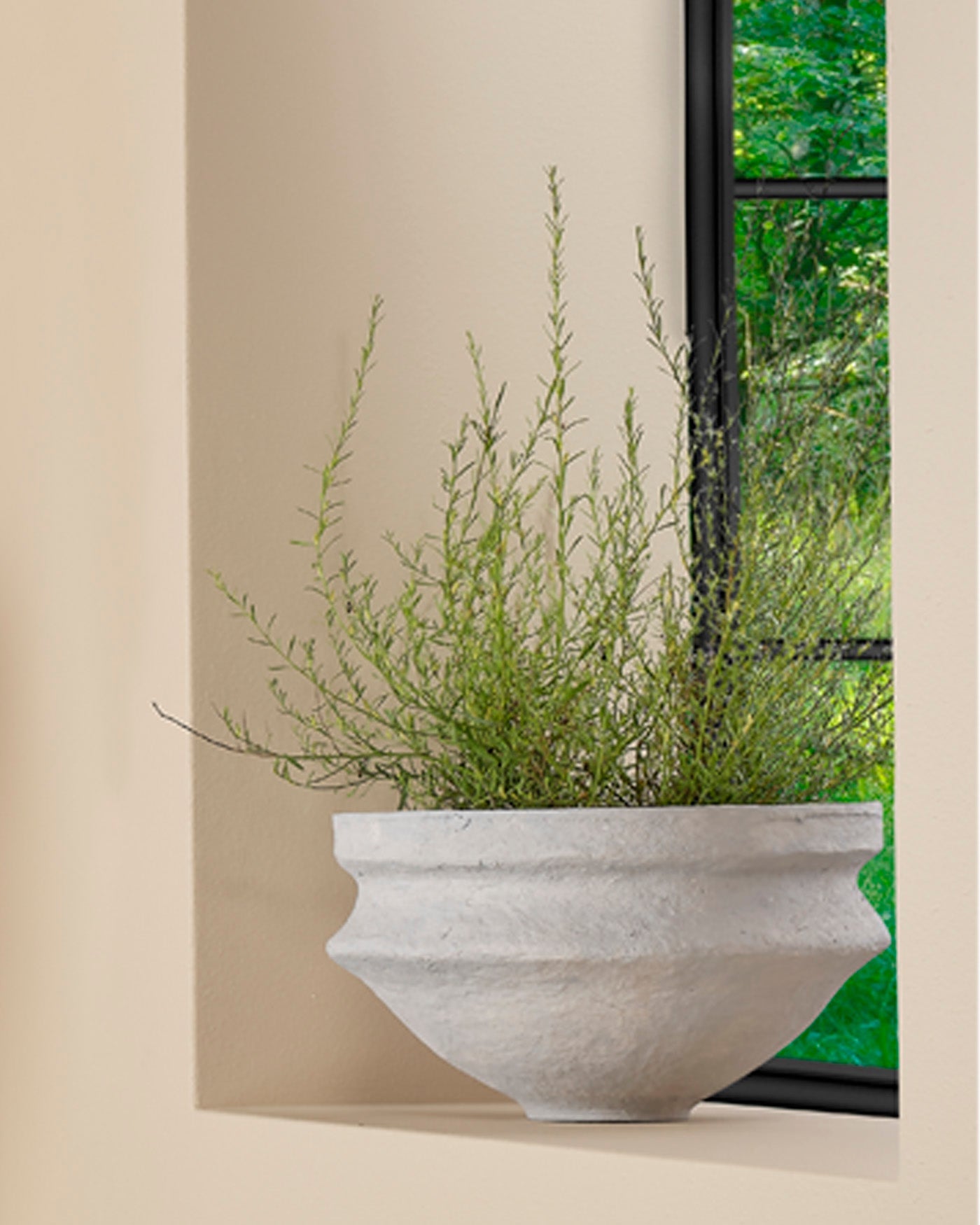 Large Ceramic Serving Bowl for Salads, Pasta & Fruit - Elegant Home Dining & Party Entertaining - Perfect for Family Gatherings & Outdoor Picnics