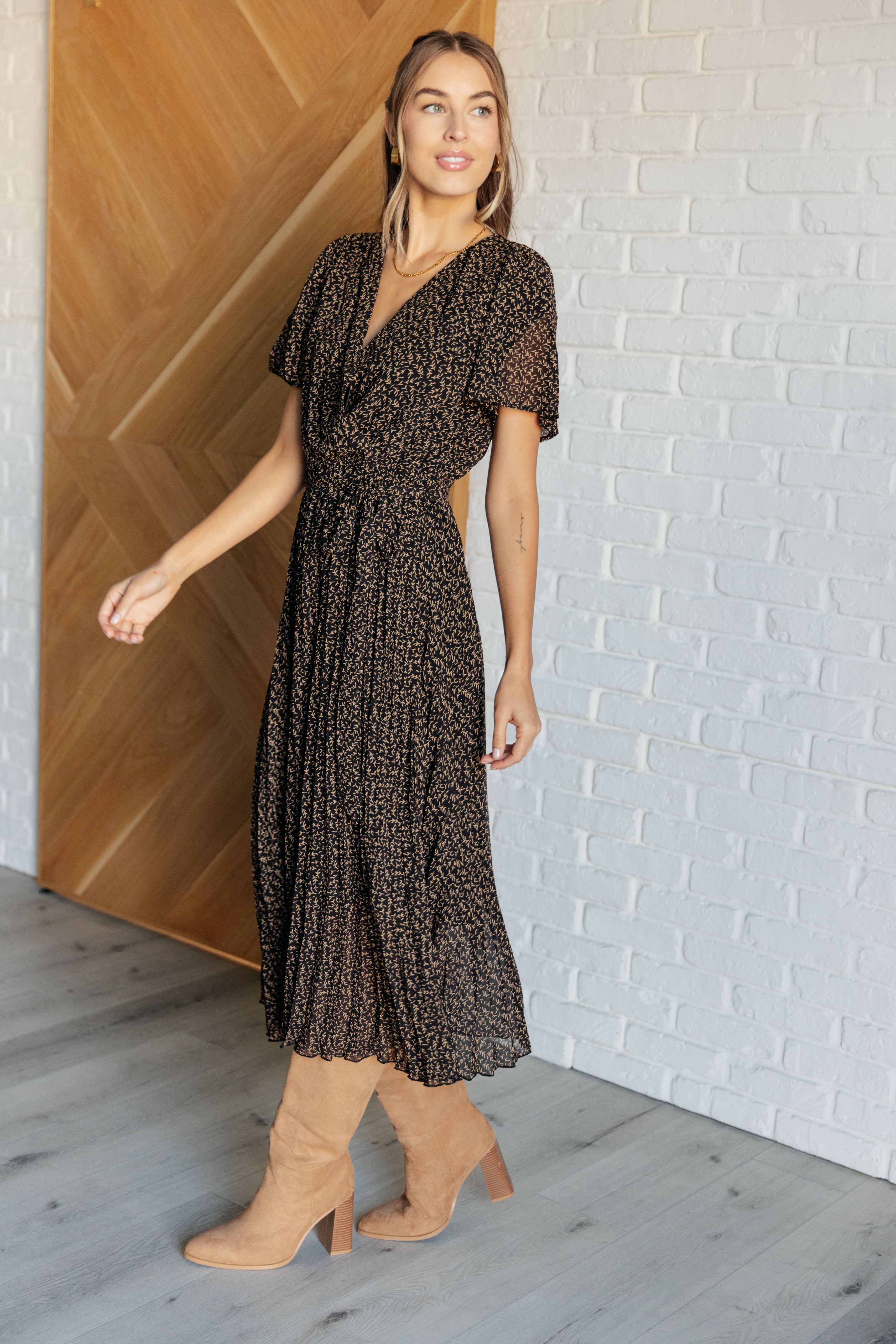 Elegant Surplice Neckline Dress for Women - Chic & Flattering Party & Evening Wear