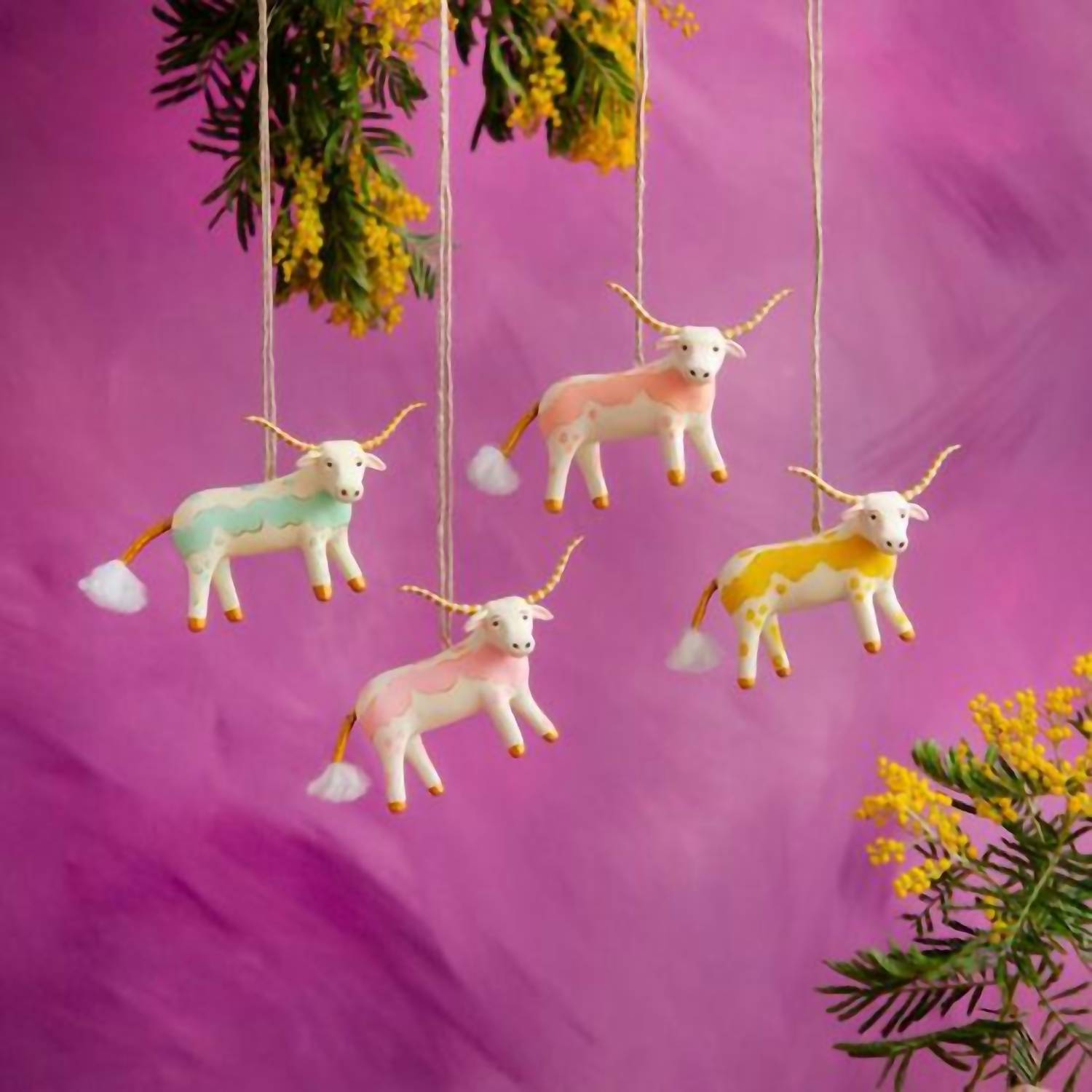 Beauregard The Bovine Longhorn Ornament in Gold - Western Home Decor for Cowboy Themed Parties, Ranch Style Living Room & Texas Themed Gifts