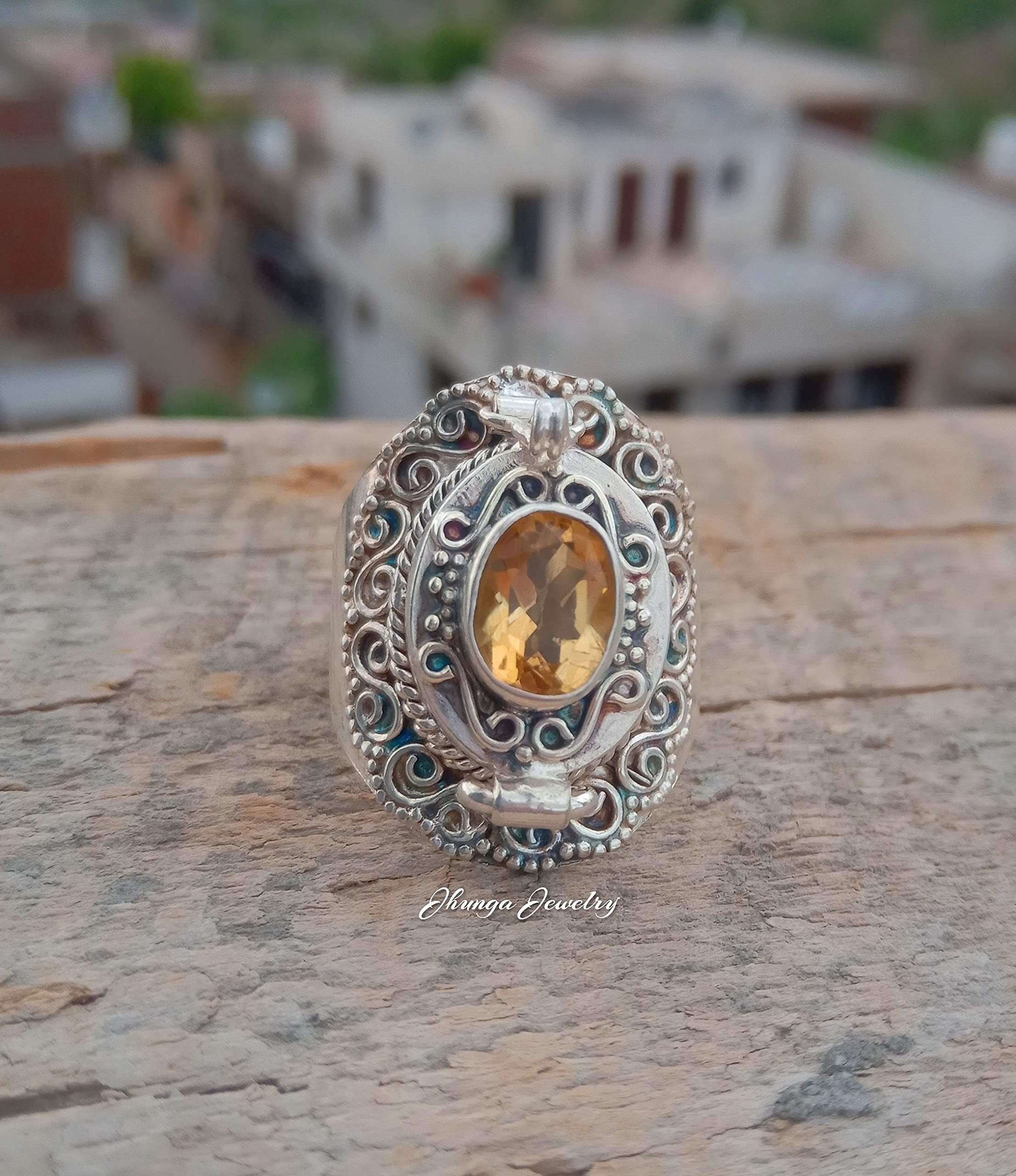 925 Sterling Silver Round Citrine Poison Locket Box Ring - Gothic Jewelry with Black Onyx - Elegant Prayer & Pill Box Ring for Women - Perfect for Halloween, Cosplay, and Gothic Fashion Accessories