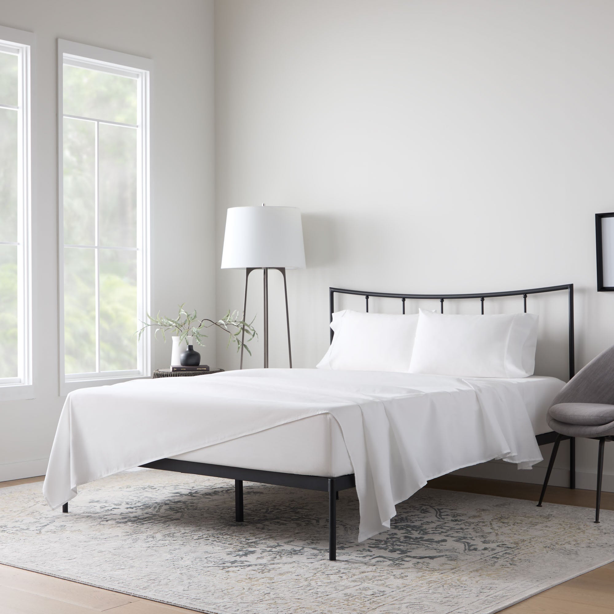Luxury Double Brushed Microfiber Sheet Set - Queen Size, Ultra Soft & Breathable Bed Sheets for All Seasons - Perfect for Guest Rooms, Vacation Homes & Cozy Bedroom Retreats
