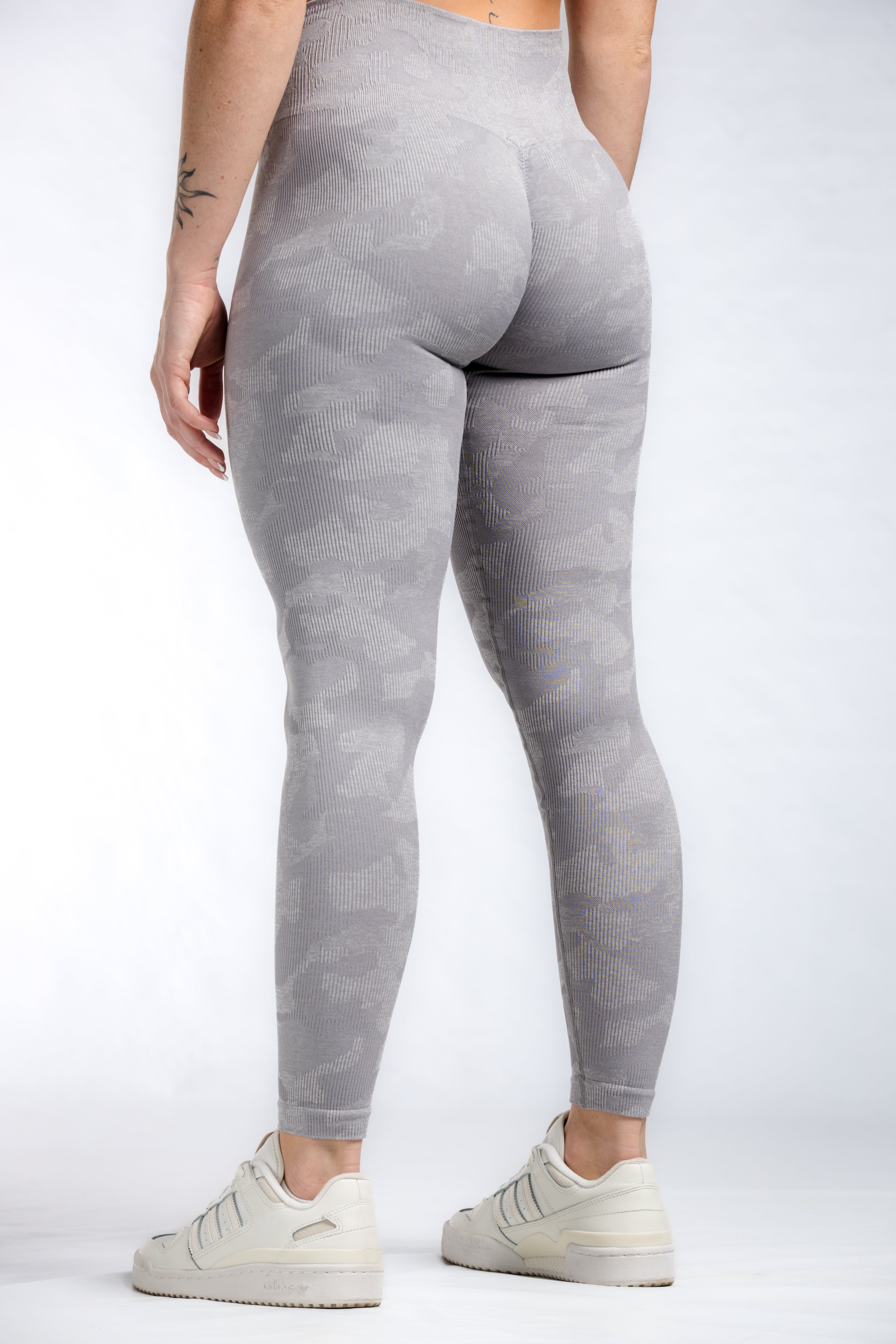 High Waist Seamless Leggings with Scrunch Butt - Grey Camo Print Yoga Pants for Women, Workout, Running & Lounge Wear