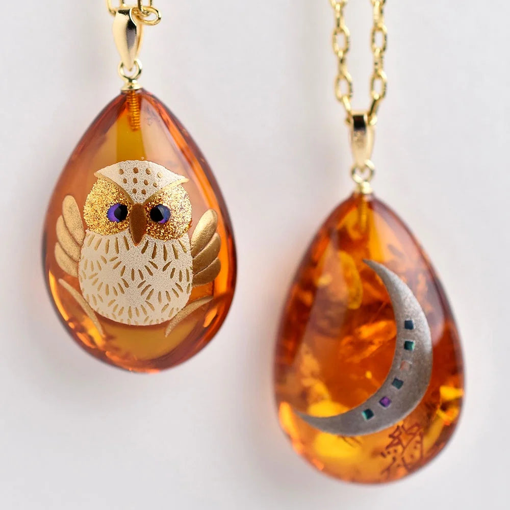 Traditional Japanese Maki-e Urushi Lacquer Reversible Pendant Necklace - Amber & White Owl Moon Design | Handcrafted Jewelry for Women, Gift for Her, Special Occasion Wear