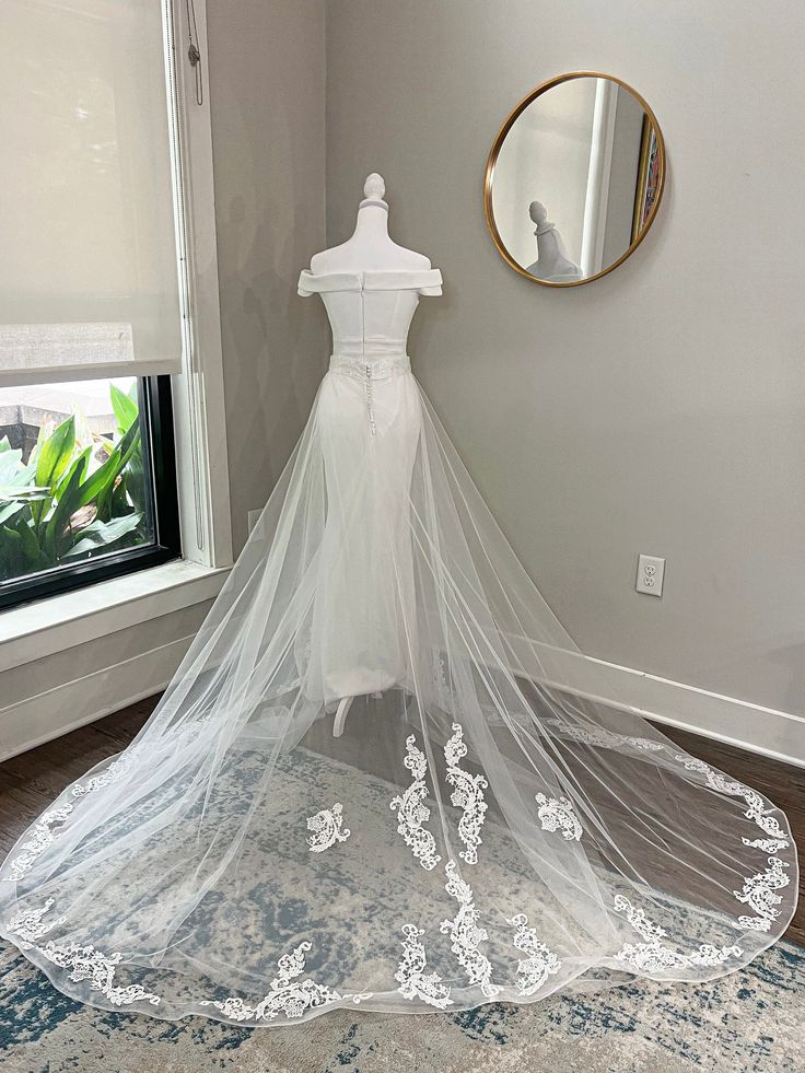 Elegant Lace Mermaid Wedding Dress Applique Bridal Gown J4539 - Perfect for Beach, Church, and Formal Wedding Ceremonies