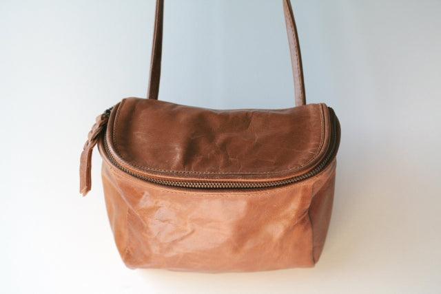 Professional Camera Bag for Photographers - Durable & Stylish Tan Shoulder Bag - Perfect for DSLR, Mirrorless Cameras & Accessories - Ideal for Travel, Wedding & Outdoor Photography