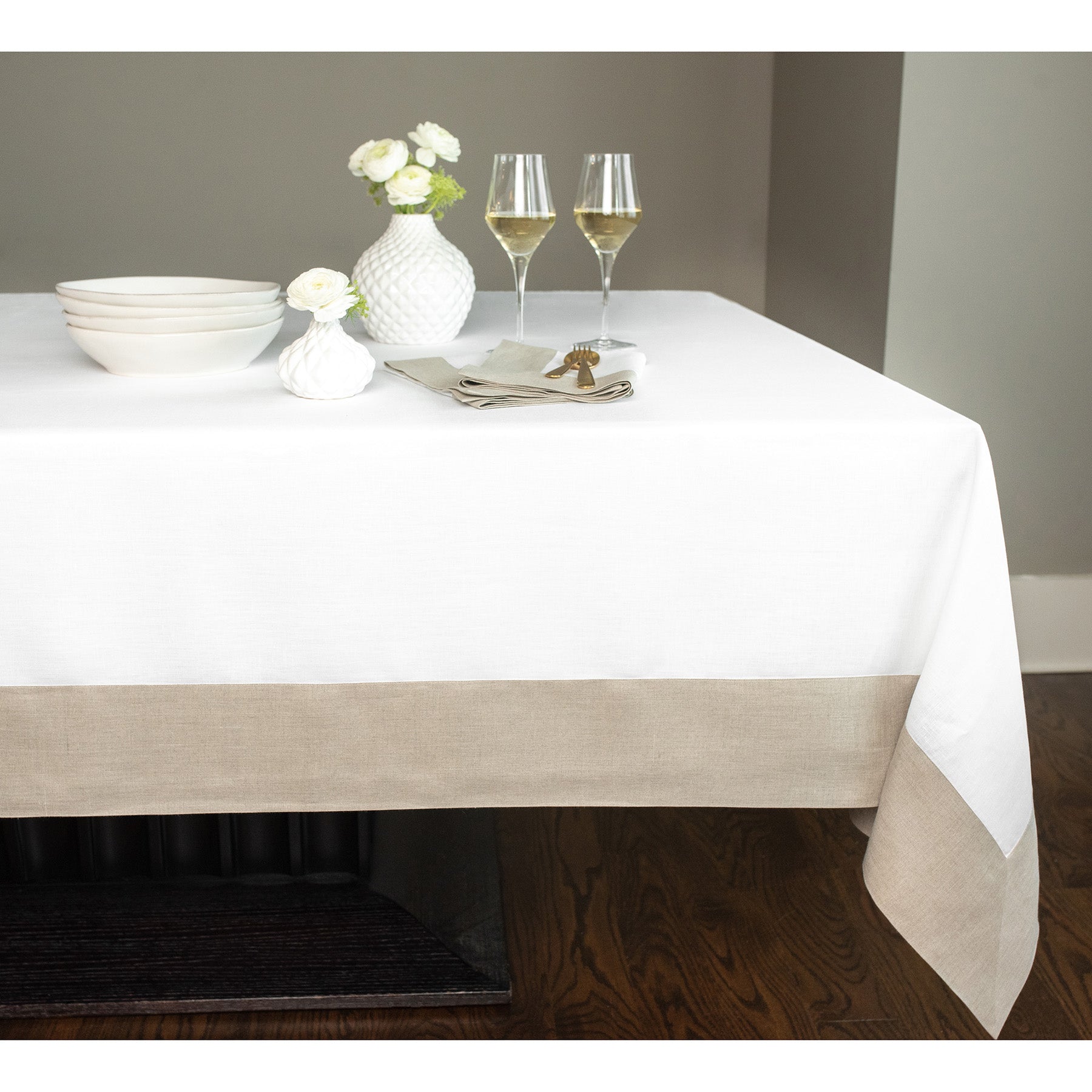 Stylish Contempo Tablecloth for Dining & Parties - Waterproof & Wrinkle-Free - Perfect for Home, Restaurants & Events