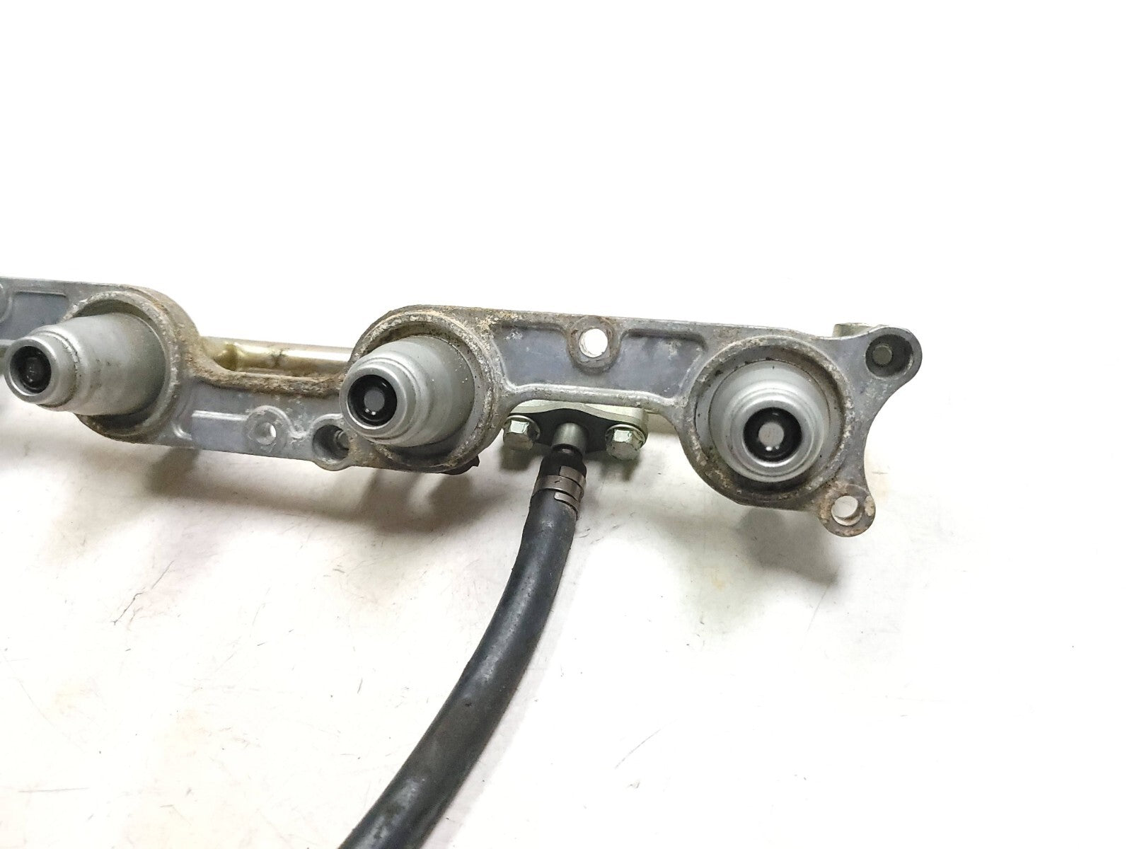 2004-2005 Honda CBR1000RR Fuel Rail with Fuel Injectors OEM Replacement Part - Perfect for Motorcycle Repair & Performance Upgrades