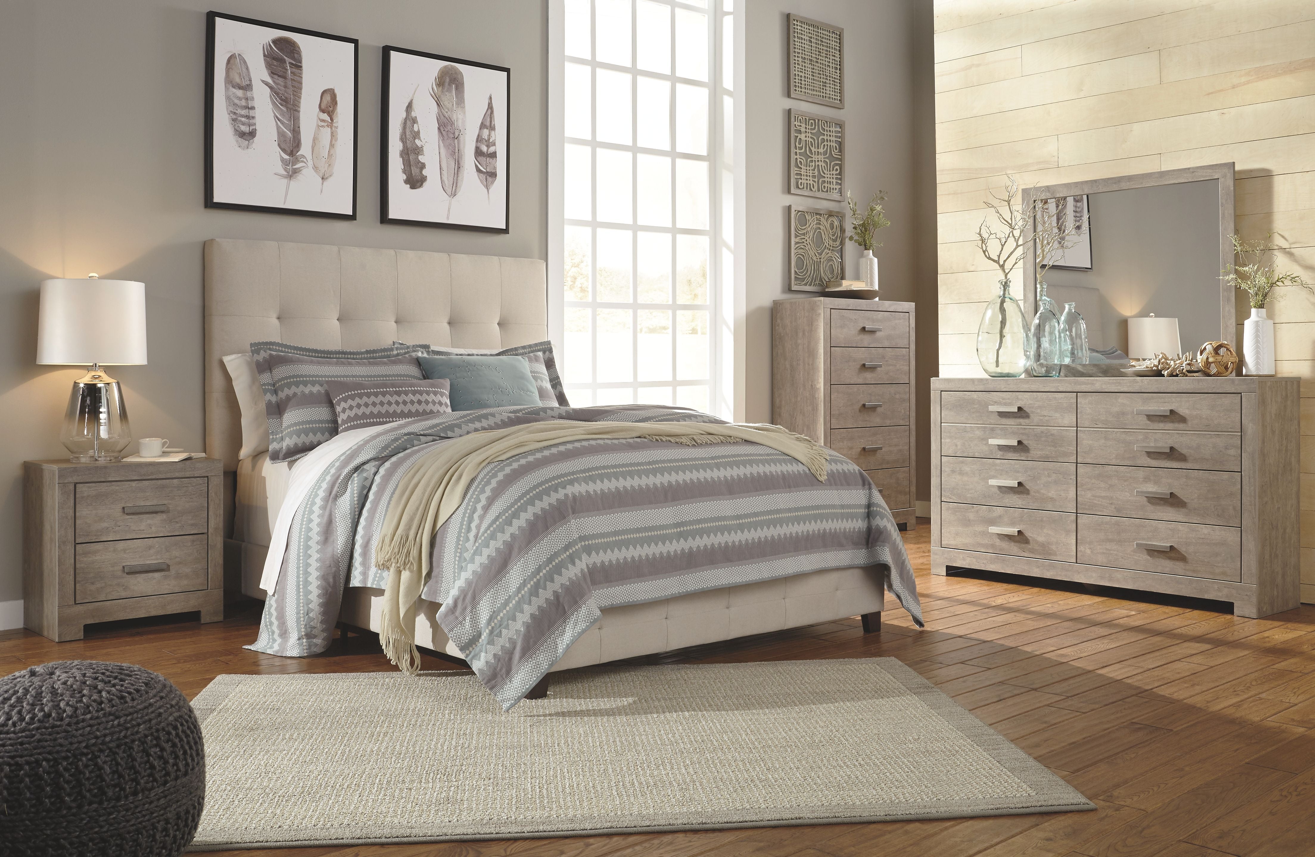Culverbach Gray 5-Drawer Chest Dresser for Bedroom - Stylish Storage Solution for Clothes, Linens & Accessories
