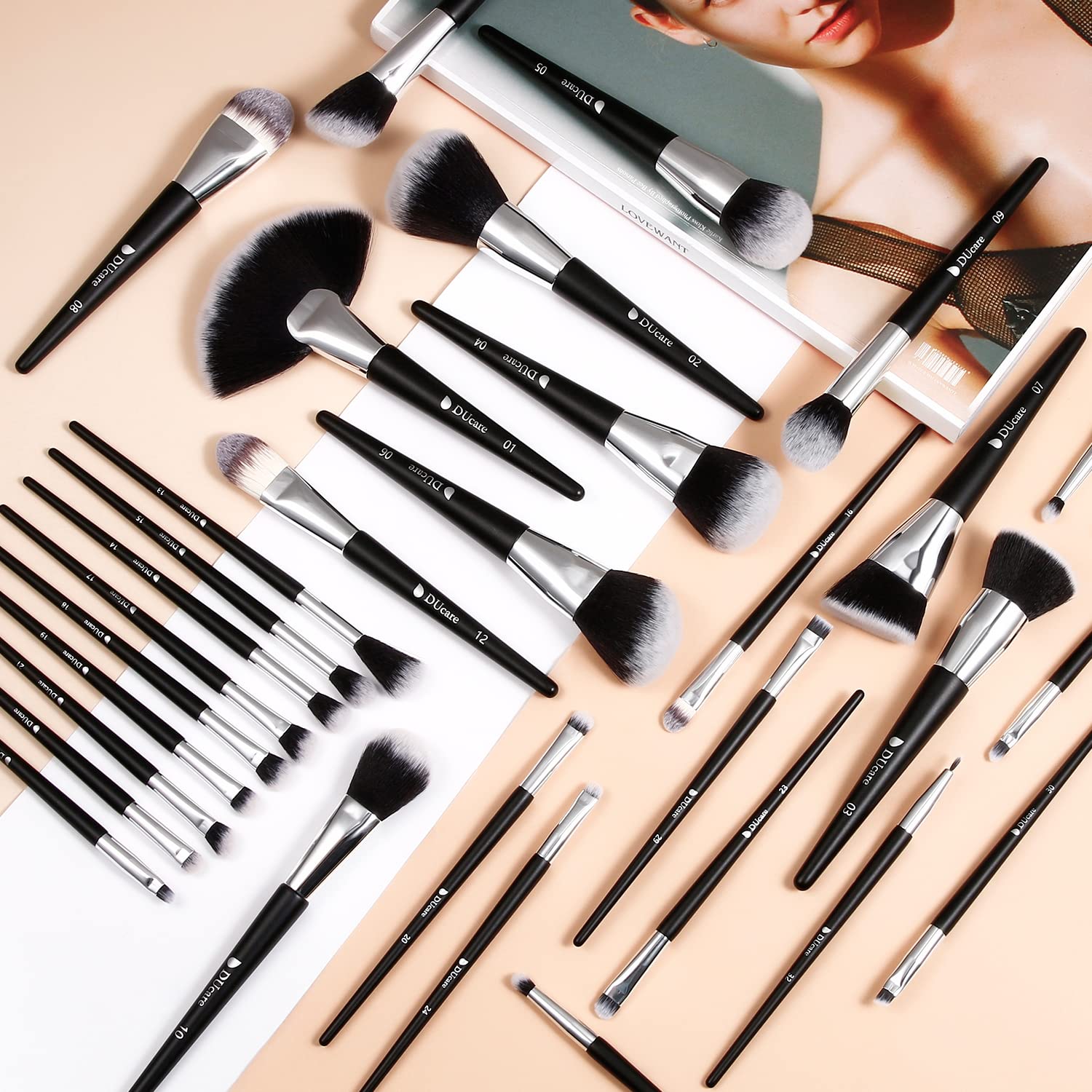 DUcare 32Pcs Professional Makeup Brush Set - Premium Synthetic Kabuki Foundation, Blending, Powder, Blush & Eyeshadow Brushes - Perfect Christmas Gift for Makeup Lovers & Professionals (Home Use, Travel, Salon)