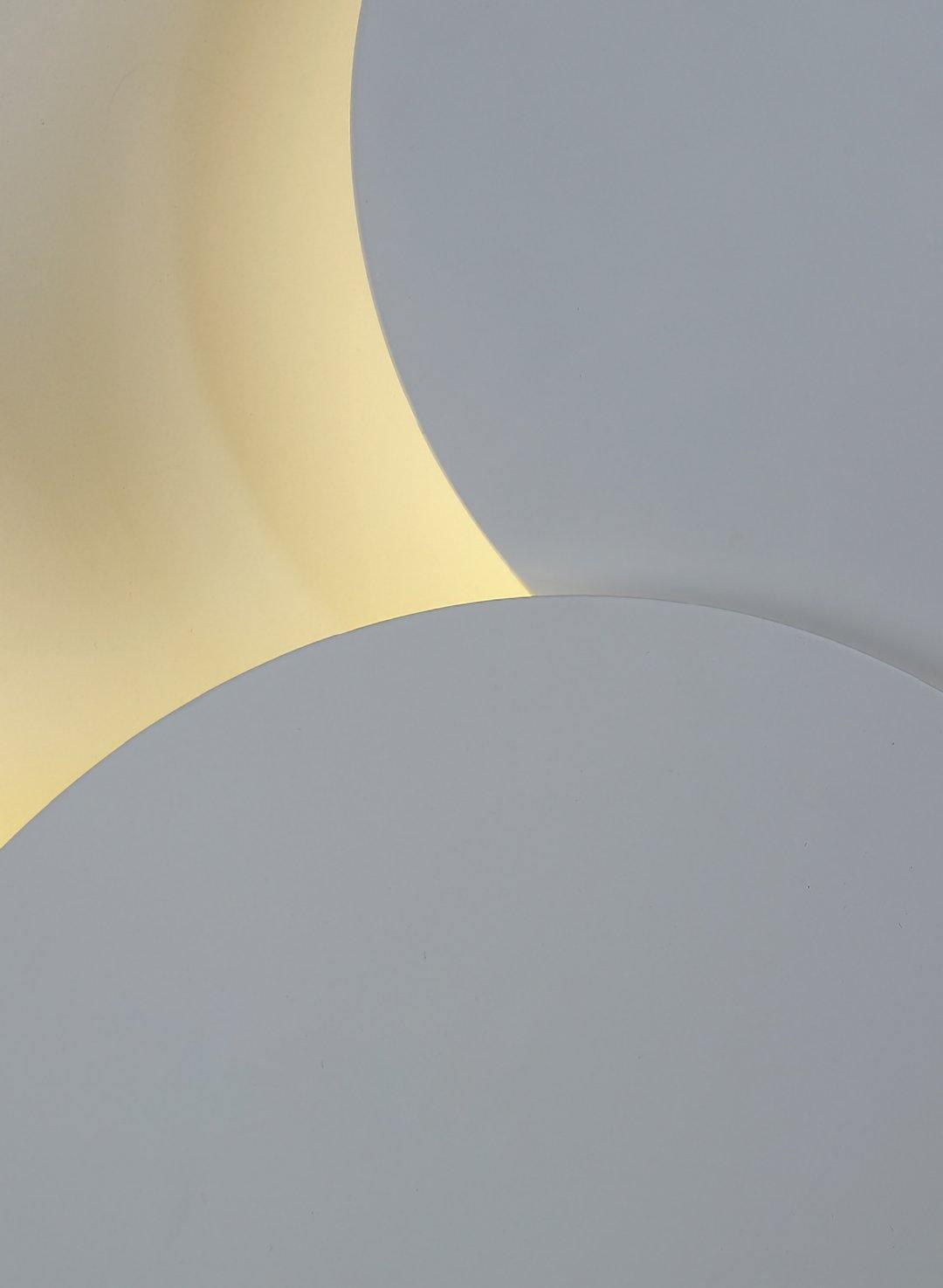 Modern Geometric Disc Wall Lamp - Sleek LED Sconce Lighting for Bedroom, Living Room & Hallway - Energy Efficient Home Decor Light Fixture