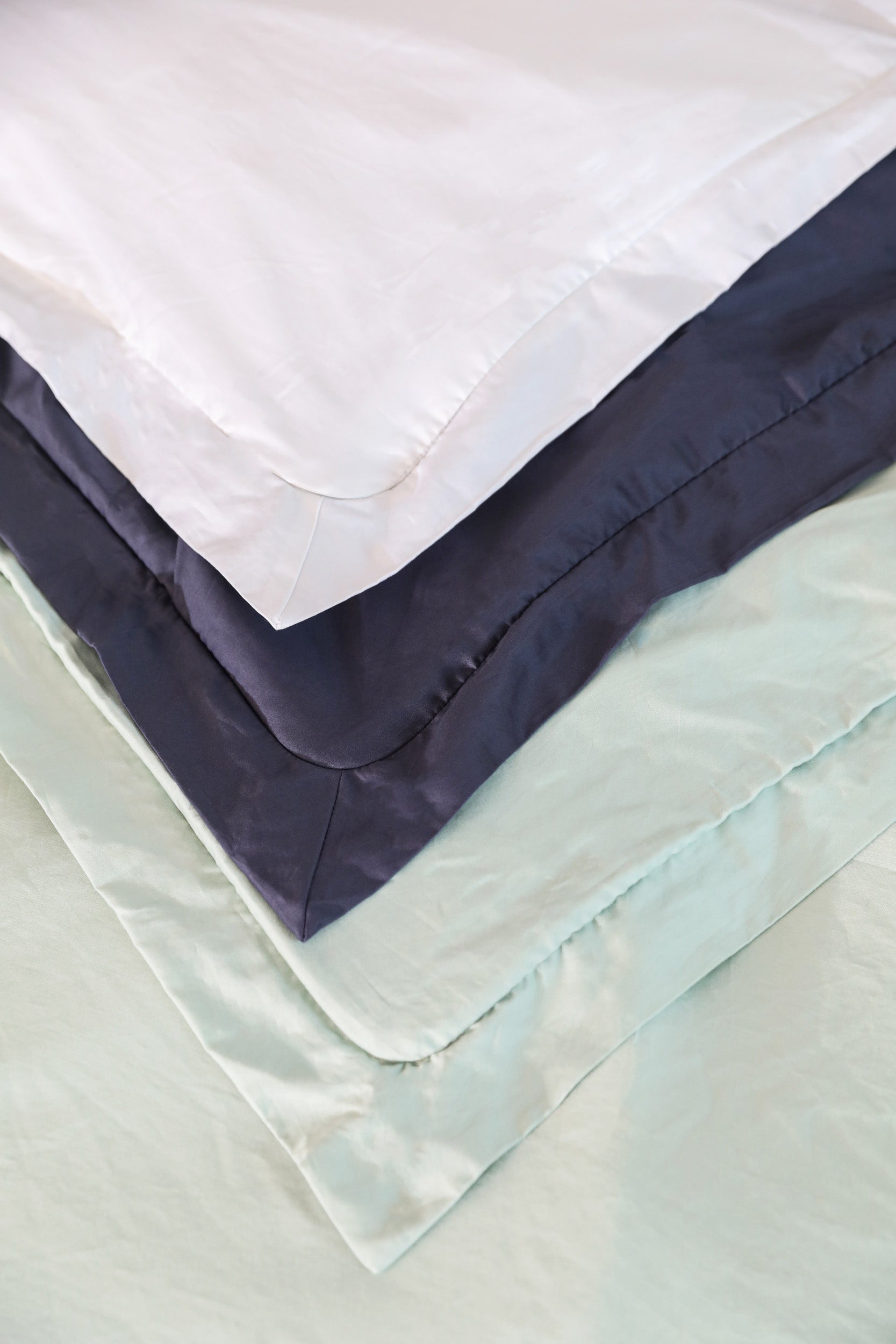 Premium White Bundle Set - Soft & Cozy Home Essentials for Bedroom, Bath & Living Room - Perfect for Gifts & Decor