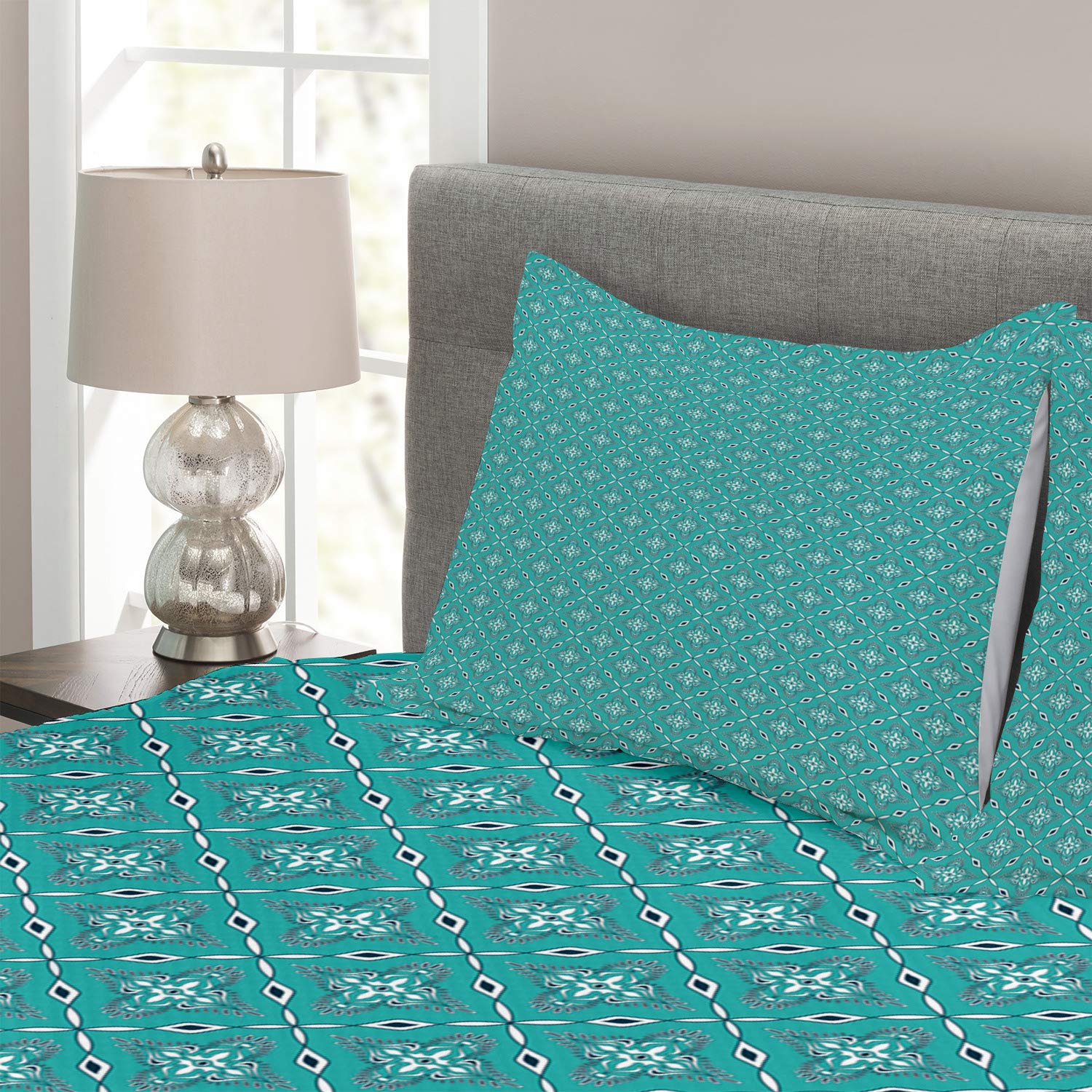 Ambesonne Moroccan Geometric Floral Bedspread Set - 3 Piece King Size Bedding with 2 Pillow Shams, Turquoise & Dark Blue - Perfect for Master Bedroom, Guest Room & Bohemian Home Decor