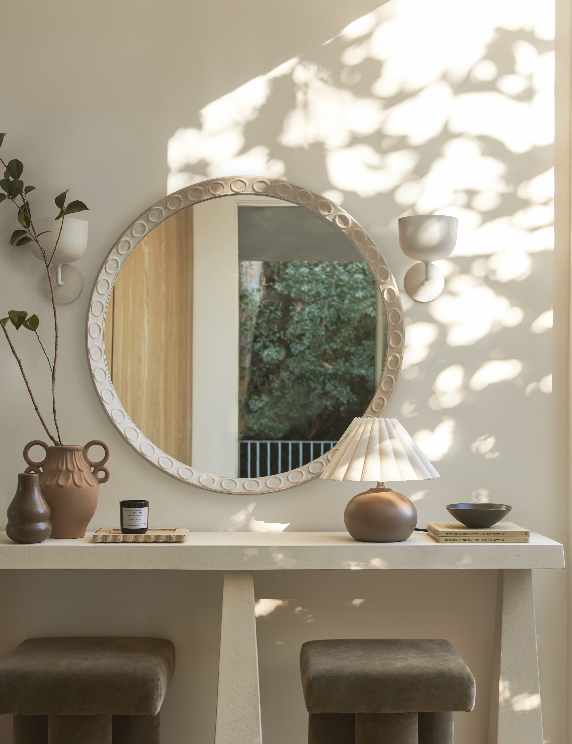 Round Wall Mirror - Elegant Decorative Mirror for Living Room, Bedroom, or Bathroom - Perfect for Home Decor and Interior Design