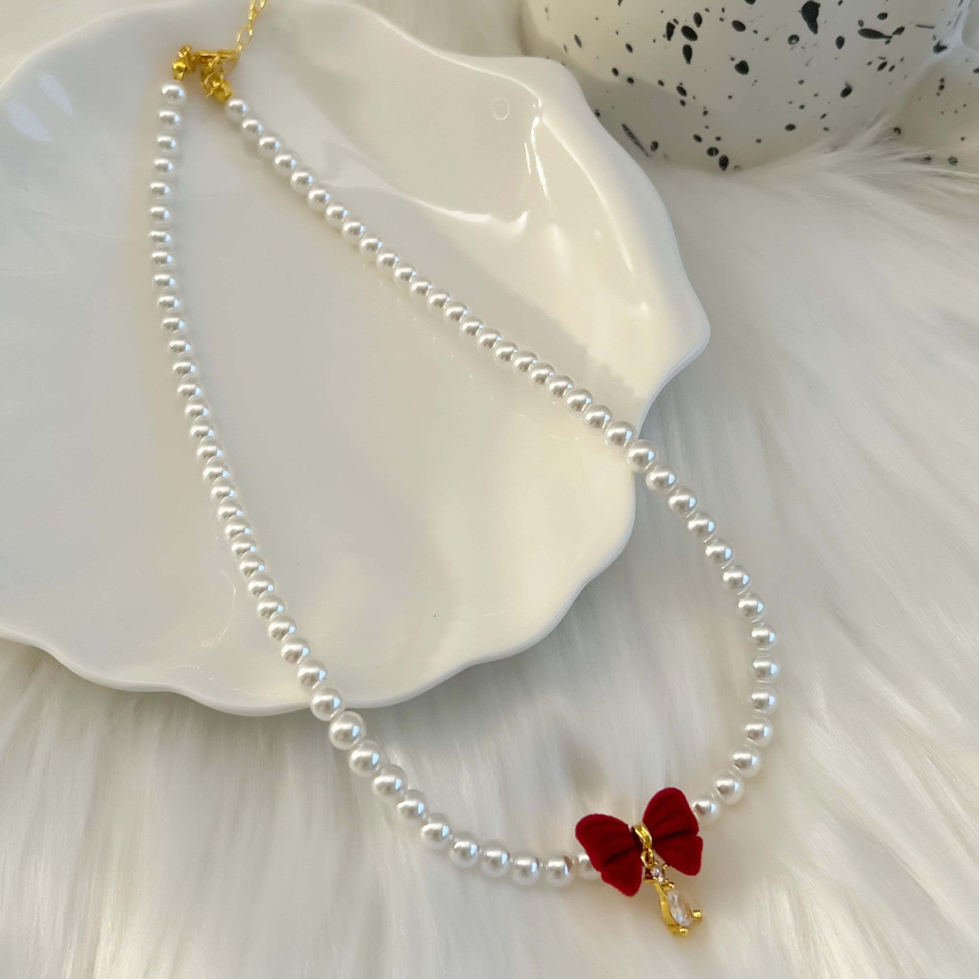 Elegant Red Bow Pearl Beaded Choker Necklace for Women - Vintage Fashion Jewelry Gift for Brides, Prom, Parties & Special Occasions