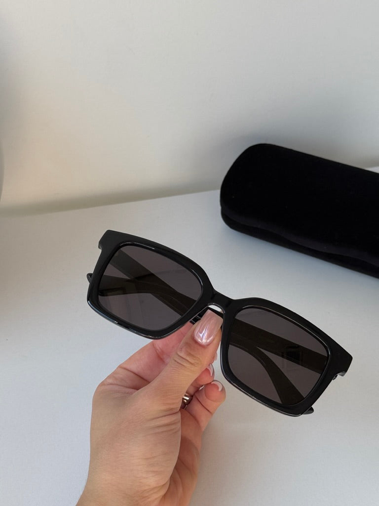 Gucci GG1582SK Black Sunglasses for Women & Men - Luxury Designer Shades for Outdoor, Travel & Fashion
