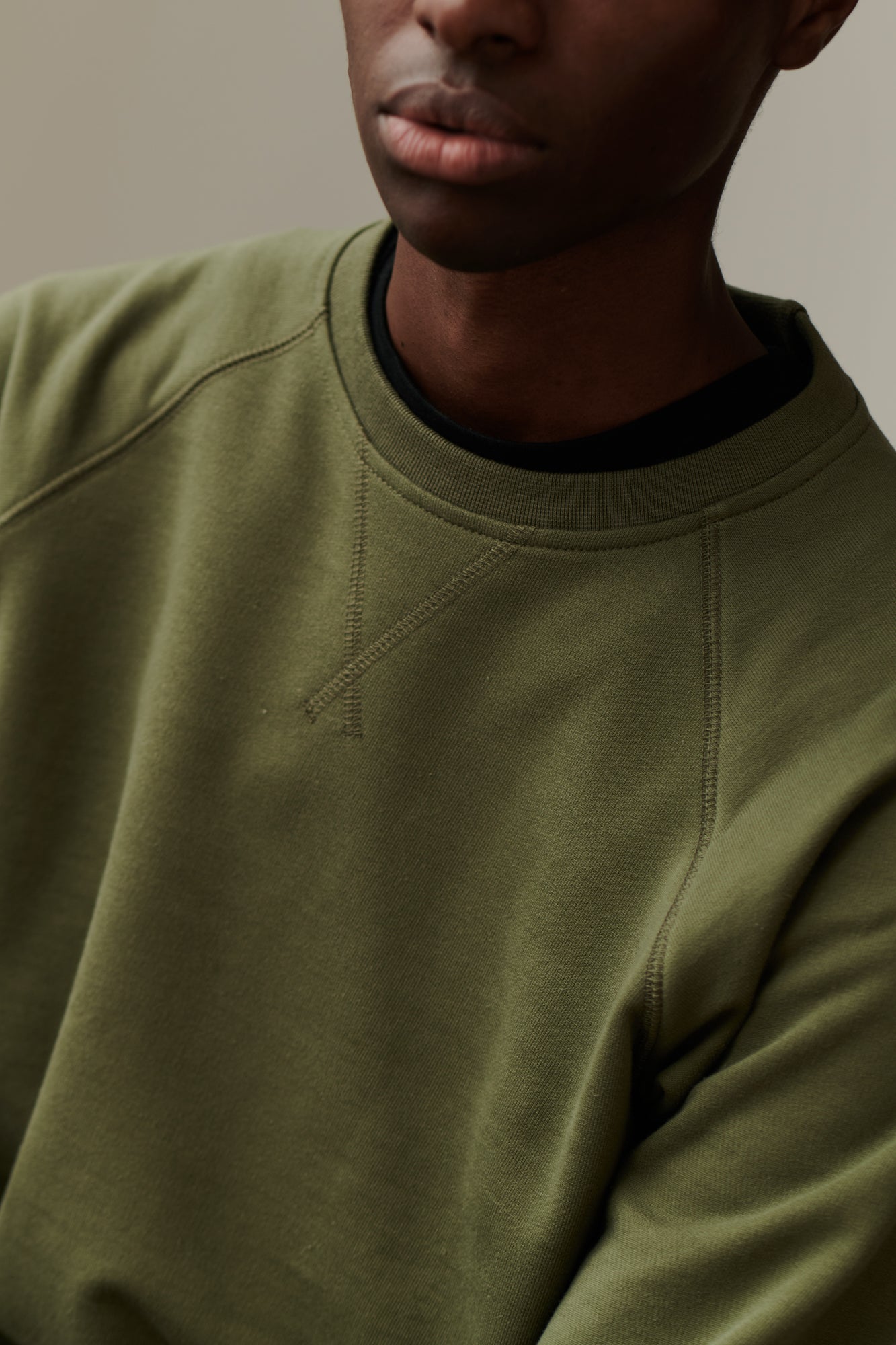 Men's Olive Raglan Sweatshirt - Comfortable Long Sleeve Pullover for Casual Wear, Gym & Outdoor Activities