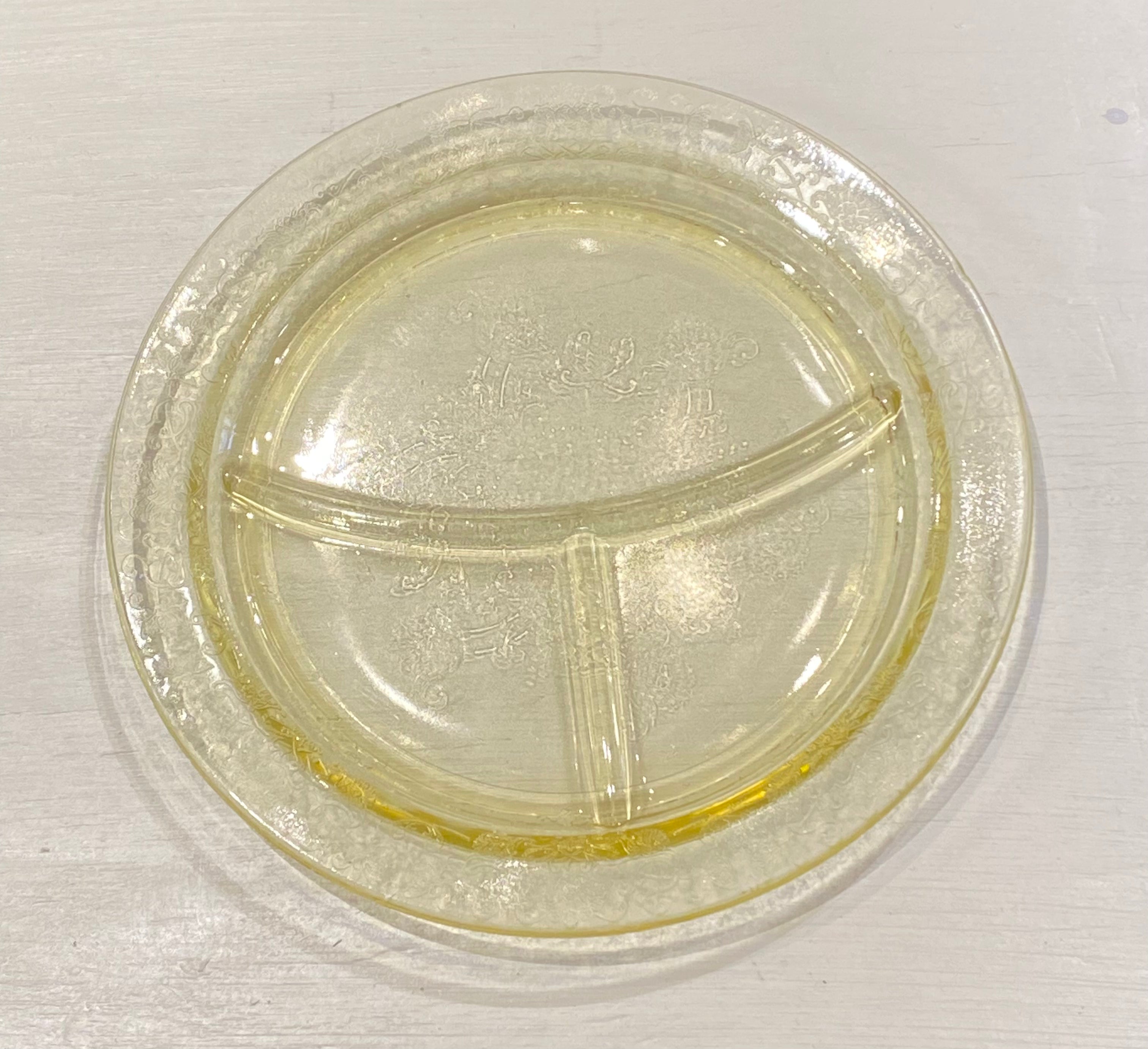 Vintage Yellow Hazel Atlas Florentine Divided Depression Glass Dinner Plates - 10.5 Inch Set of 4 - Elegant Retro Tableware for Dining, Collecting & Home Decor
