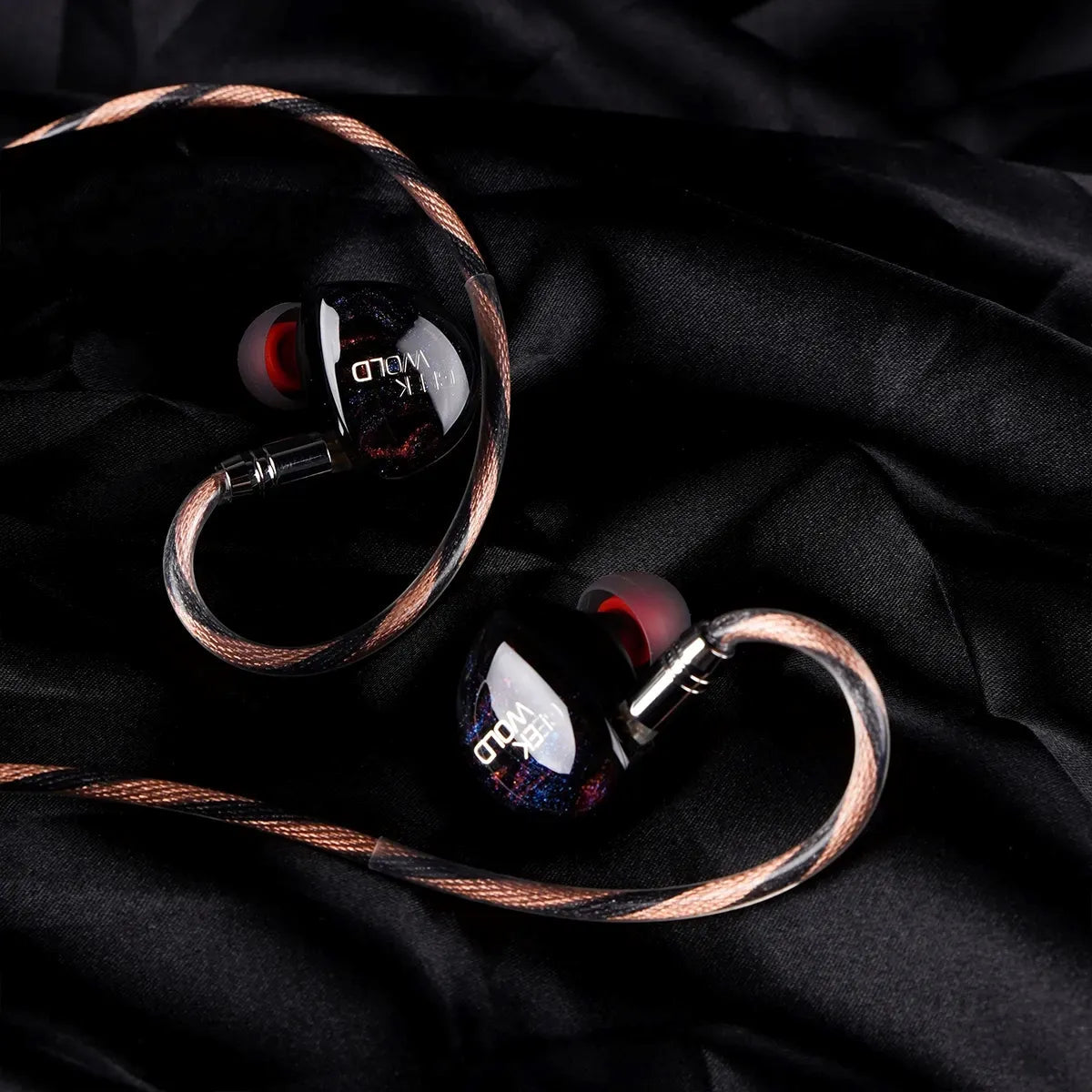 Geek Wold GK200 Hybrid Driver In-Ear Monitors - 6BA+2DD+2PZT High Resolution Earphones for Audiophiles, Musicians & Gamers - Perfect for Studio Recording, Live Performances & Gaming Sessions