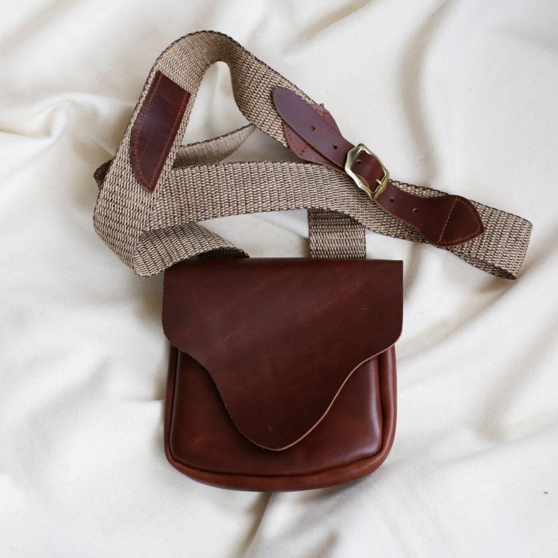 Premium Genuine Leather Hunting Pouch - Durable Ammo & Gear Carrier for Outdoor Adventures, Hunting Trips & Wilderness Survival