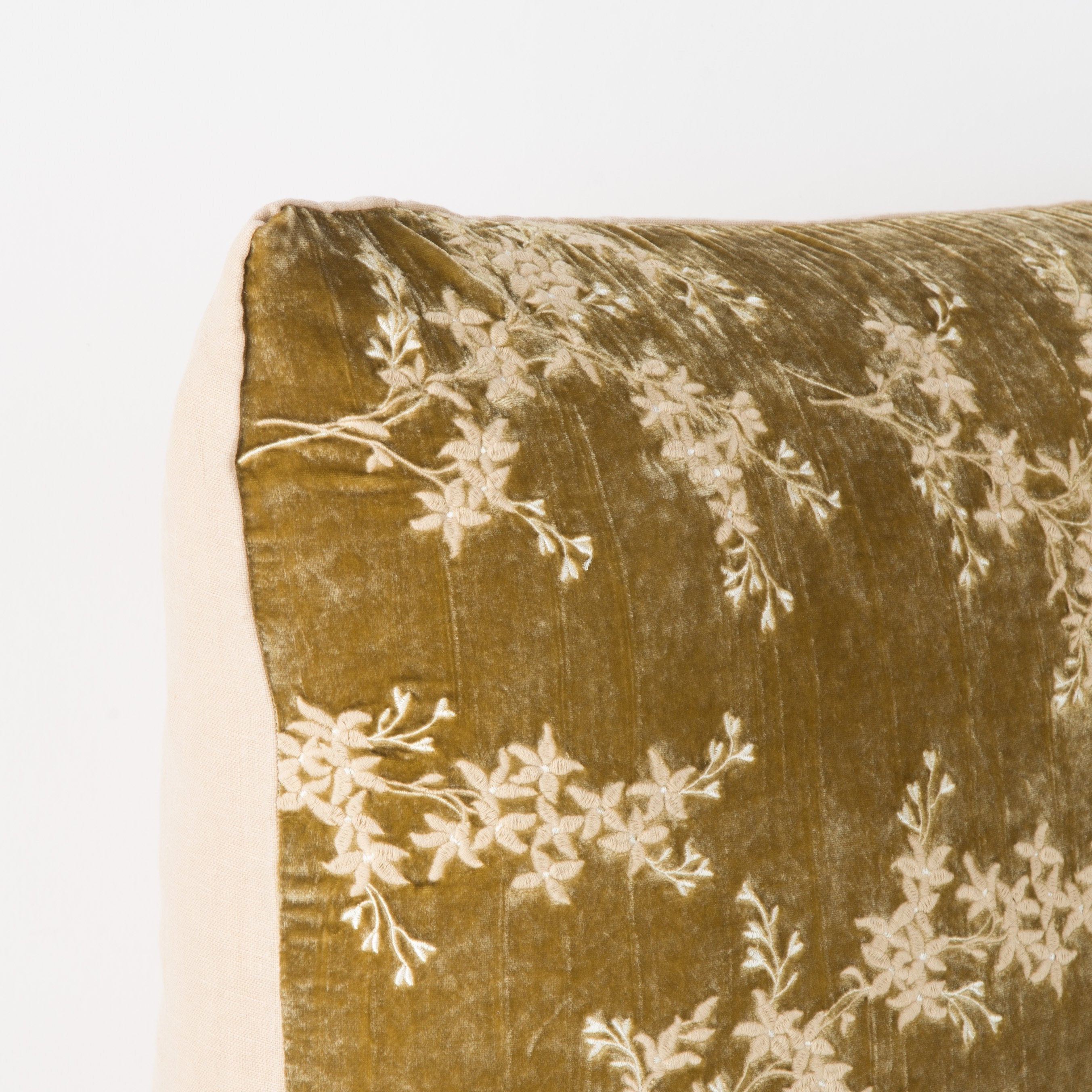 Lynette Throw Pillow - Soft Decorative Cushion for Sofa, Bed & Home Decor - Perfect for Living Room, Bedroom & Cozy Spaces