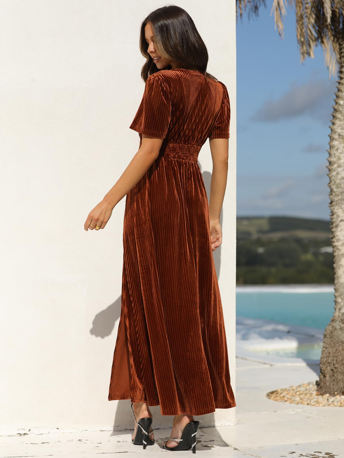 Sissyaki Women's Vintage V-Neck Velvet Maxi Dress for Wedding Guest, Formal Party, Evening Gala & Special Occasions - Elegant Long Evening Gown with Retro Flair