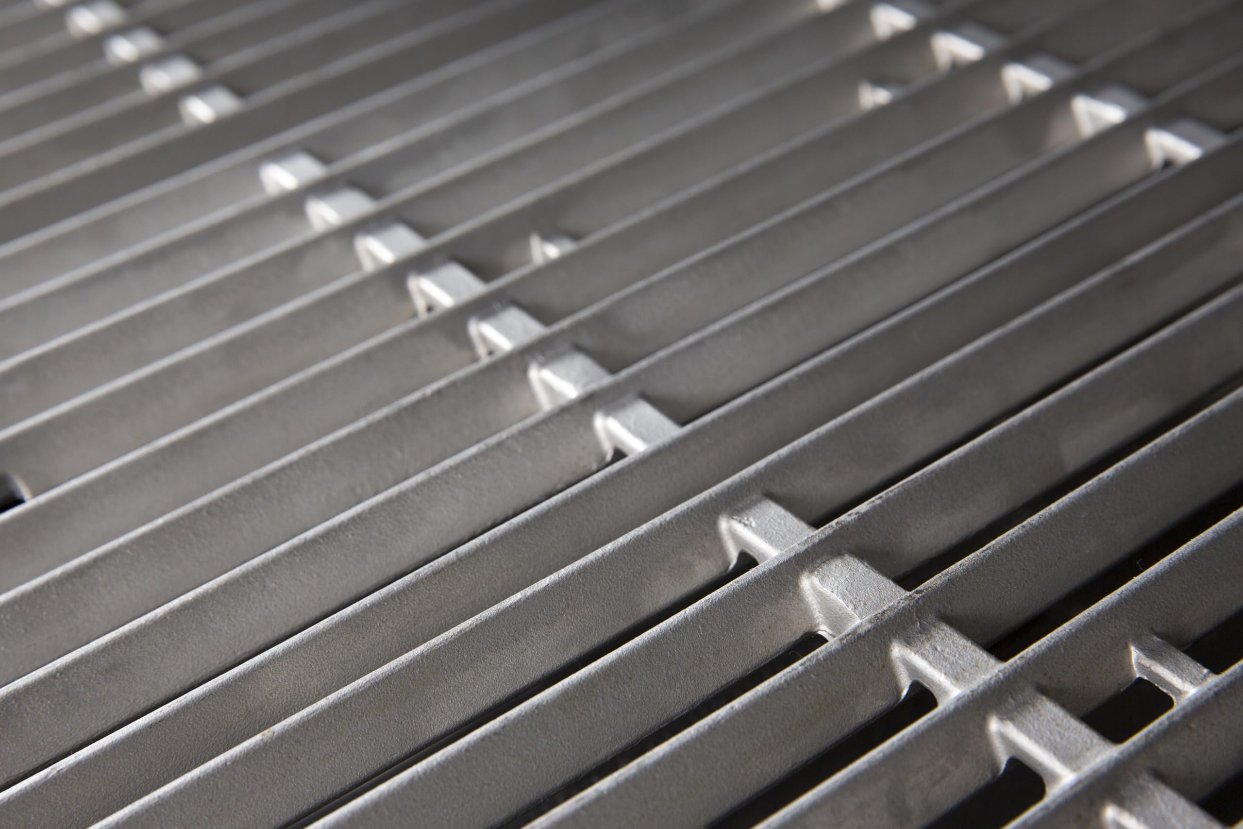 Broil King 11249 Stainless Steel Cooking Grid - Heavy Duty Cast Iron Replacement for Imperial & Regal Series Grills - Perfect for Backyard BBQs, Camping & Outdoor Cooking