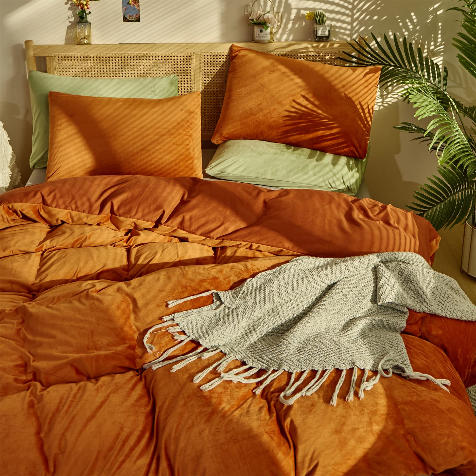 Luxlovery Queen Size Burnt Orange Sherpa Comforter Set - Ultra Soft Fluffy Plush Velvet Bedding, Warm Winter Flannel Blanket, Thick Micromink Sherpa Rust Orange Bedspread for Cozy Bedroom Decor | Perfect for Cold Weather & Master Bedroom Upgrade