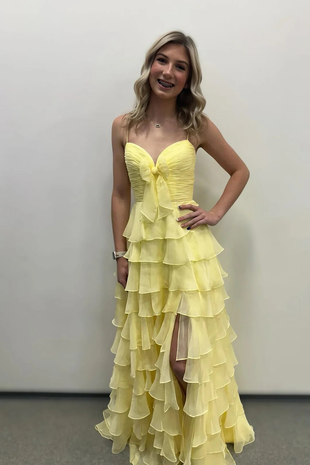 Elegant Pastel Yellow A-Line Chiffon Prom Dress with Tiered Skirt & Bow Detail - Perfect for Senior Prom, Homecoming, and Formal Occasions