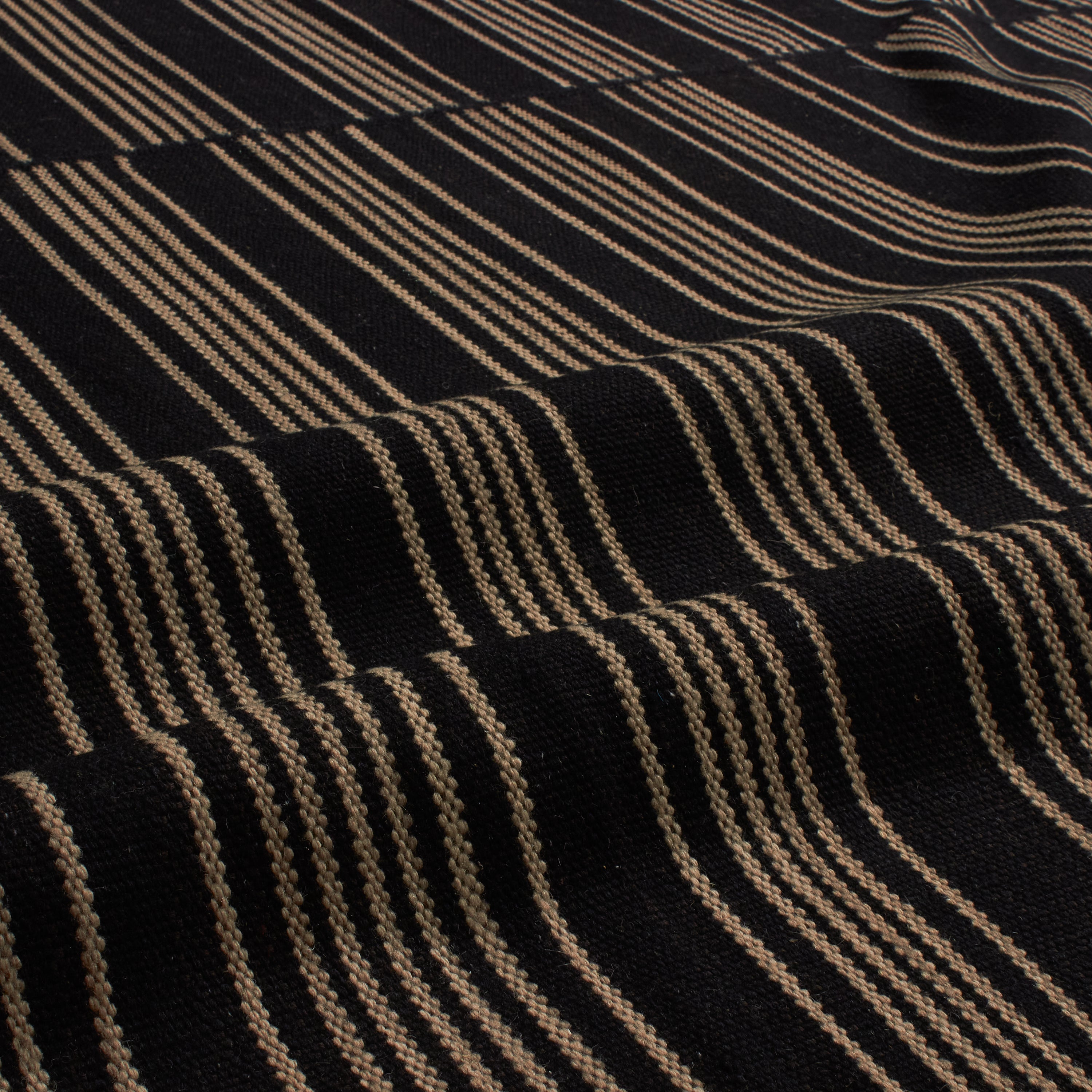 Chadi Black/Beige - Premium Home Decor for Modern Living Rooms & Bedrooms | Stylish Accent Pieces for Contemporary Interiors