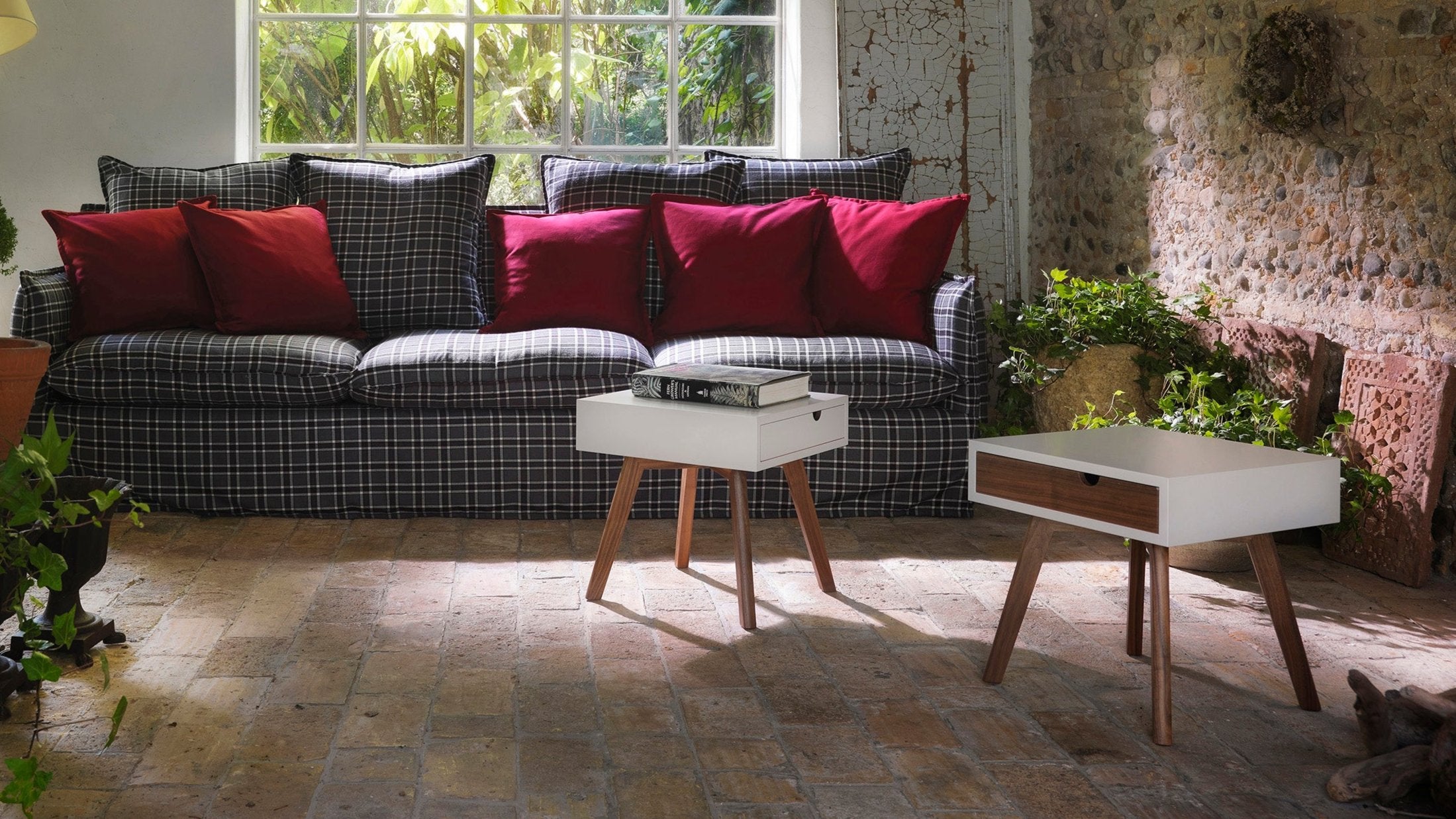 Io E Te Side Table by Horm - Modern End Table for Living Room, Bedroom & Office - Stylish Small Accent Table for Home Decor