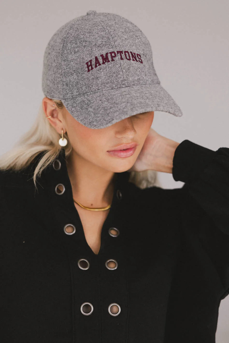 Stylish Grey Hamptons Baseball Cap for Men & Women - Trendy Adjustable Dad Hat for Outdoor Activities, Sports, and Casual Wear