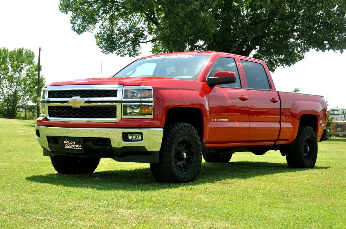 2 Inch Lift Leveling Kit for Chevy/GMC 1500 (2007-2018) & SUV (2007-2020) - Durable Aluminum Construction with Red Finish - Perfect for Off-Roading & Improved Ground Clearance
