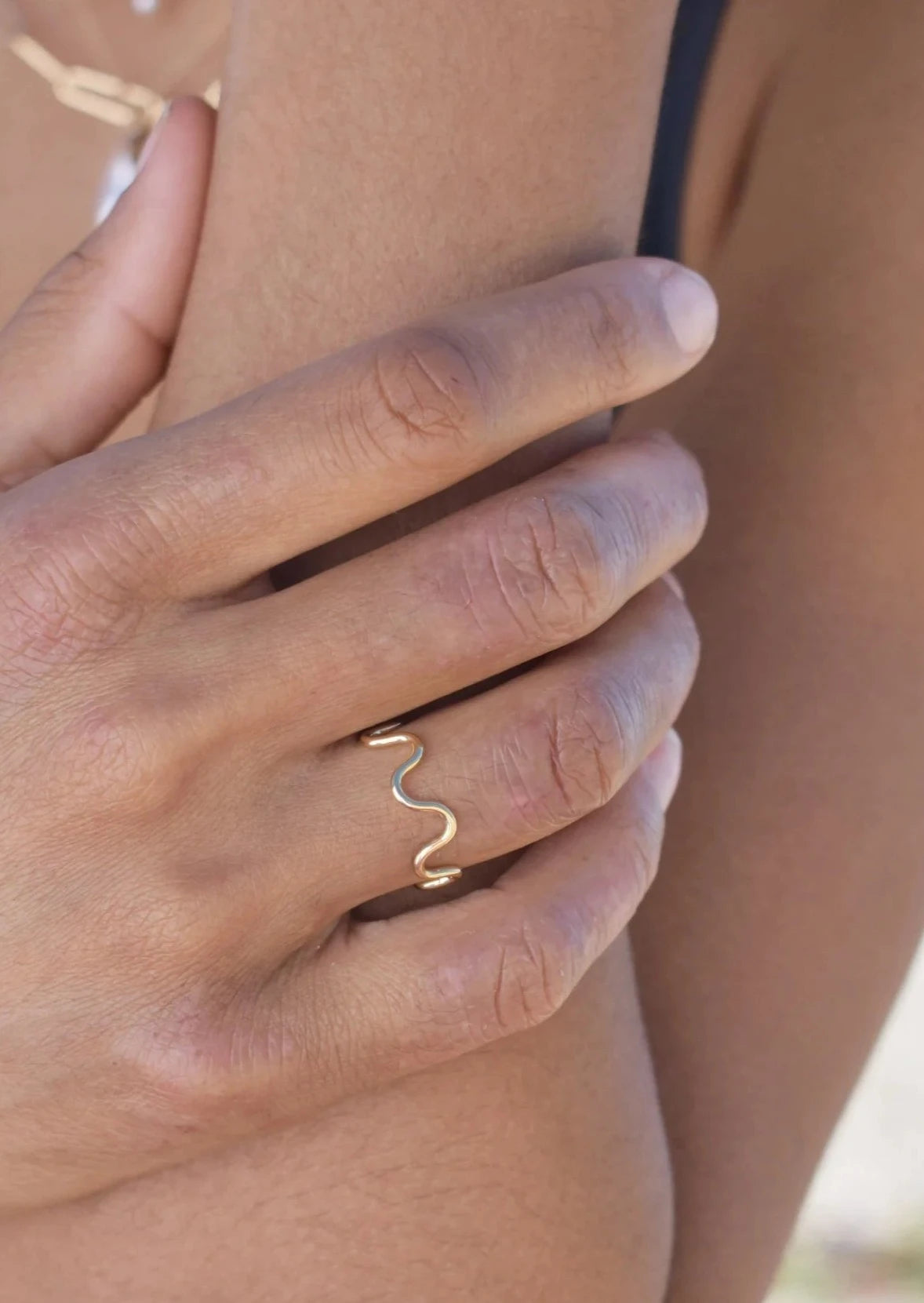 Stylish Curvy Ring No. 2 - Trendy Adjustable Statement Jewelry for Women | Perfect for Parties, Date Nights & Everyday Wear