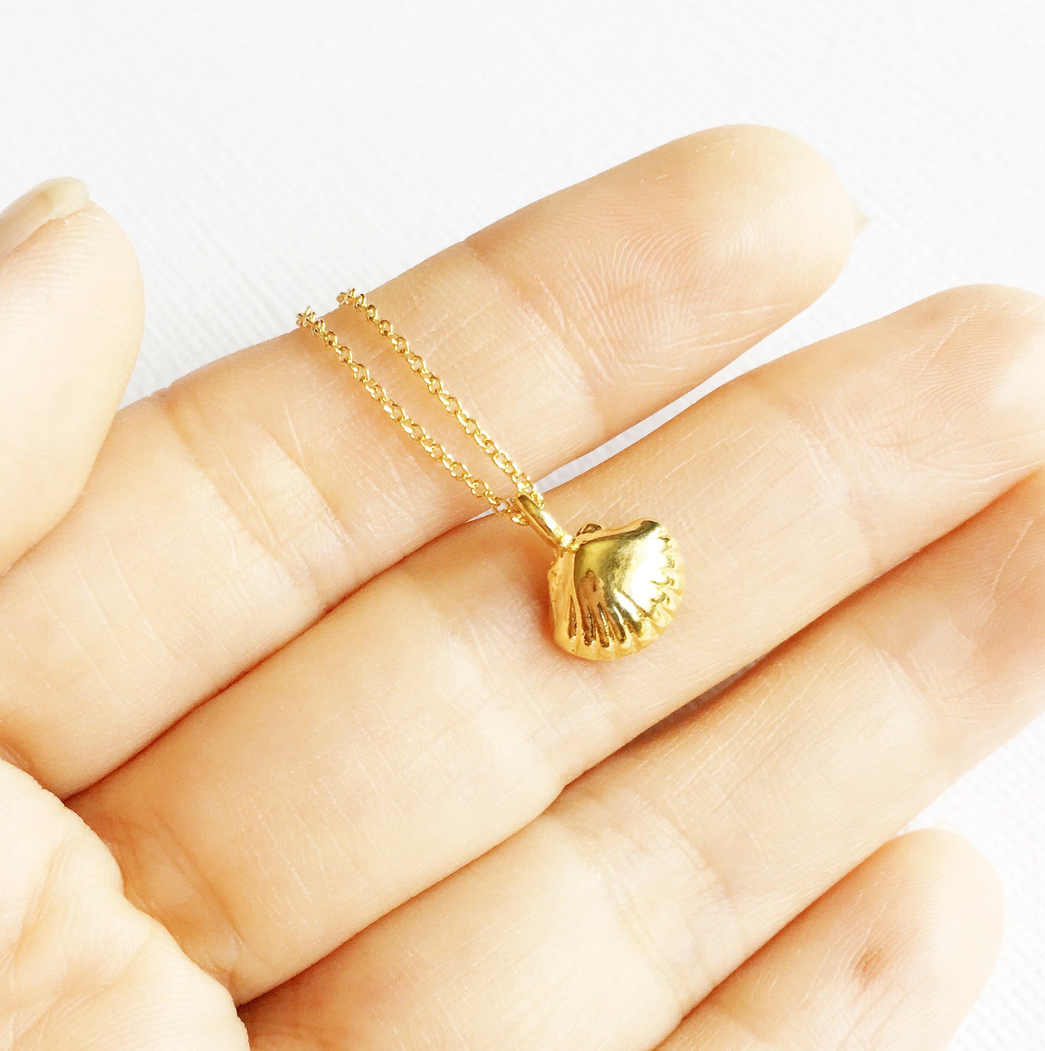 Lili Sea Shell Necklace (N218) - Elegant Beach Jewelry for Women, Perfect for Summer Outfits & Vacation Accessories